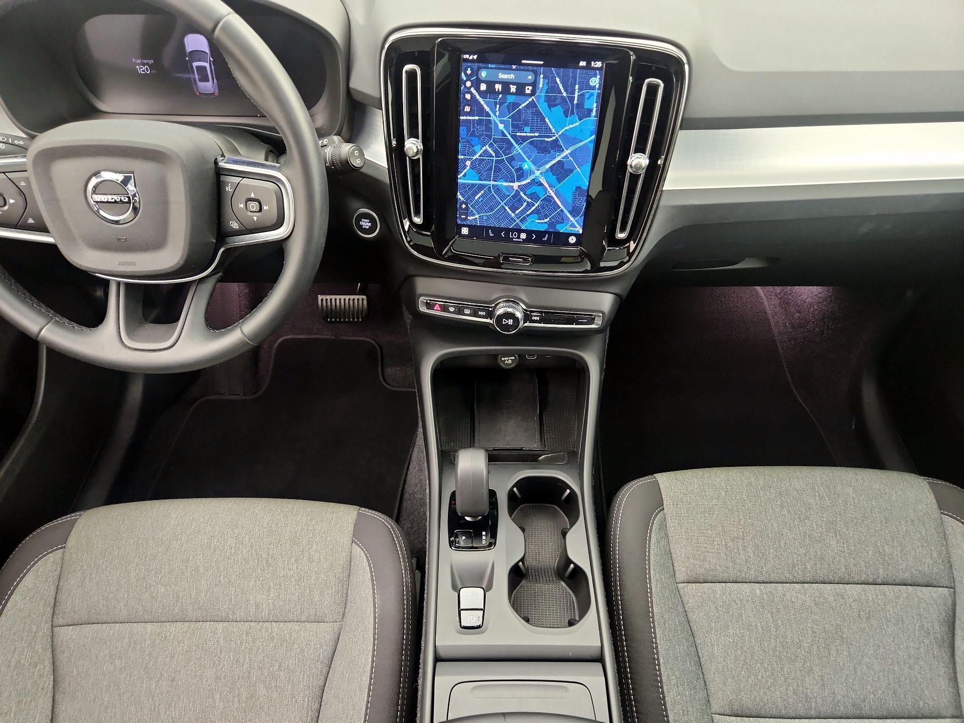 Thumbnail: 2025 Volvo XC40 - 9