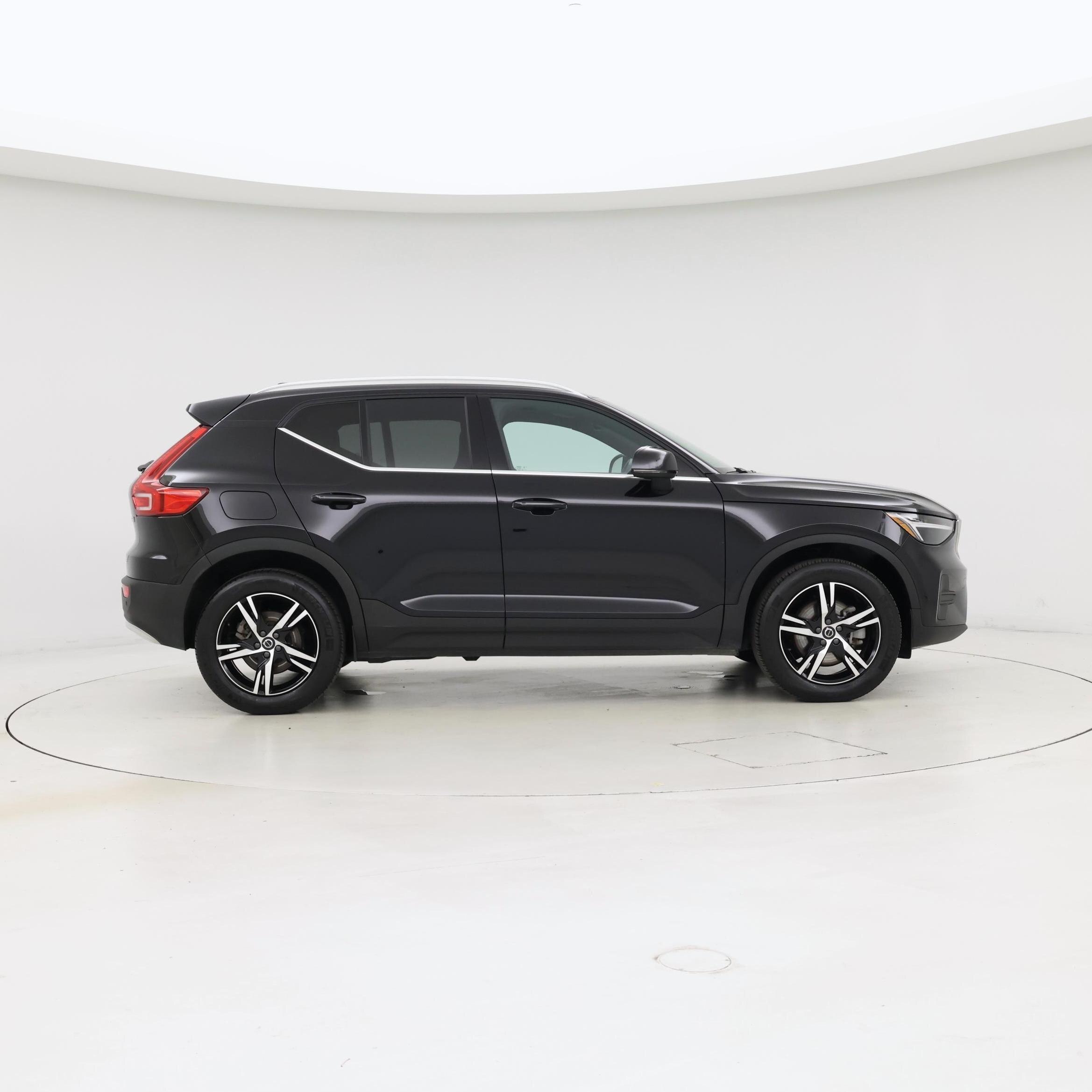 Thumbnail: 2025 Volvo XC40 - 7