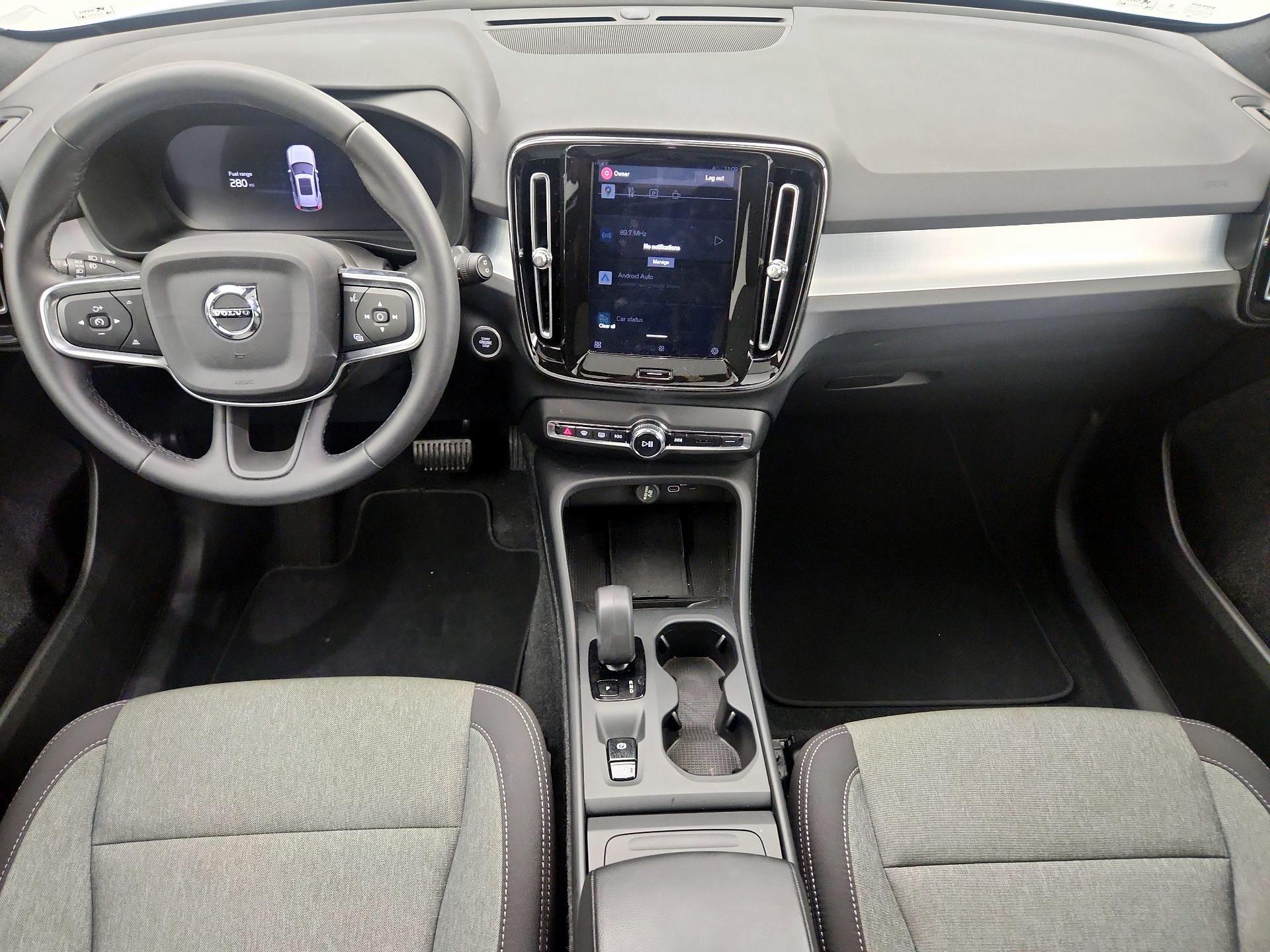 Thumbnail: 2025 Volvo XC40 - 9