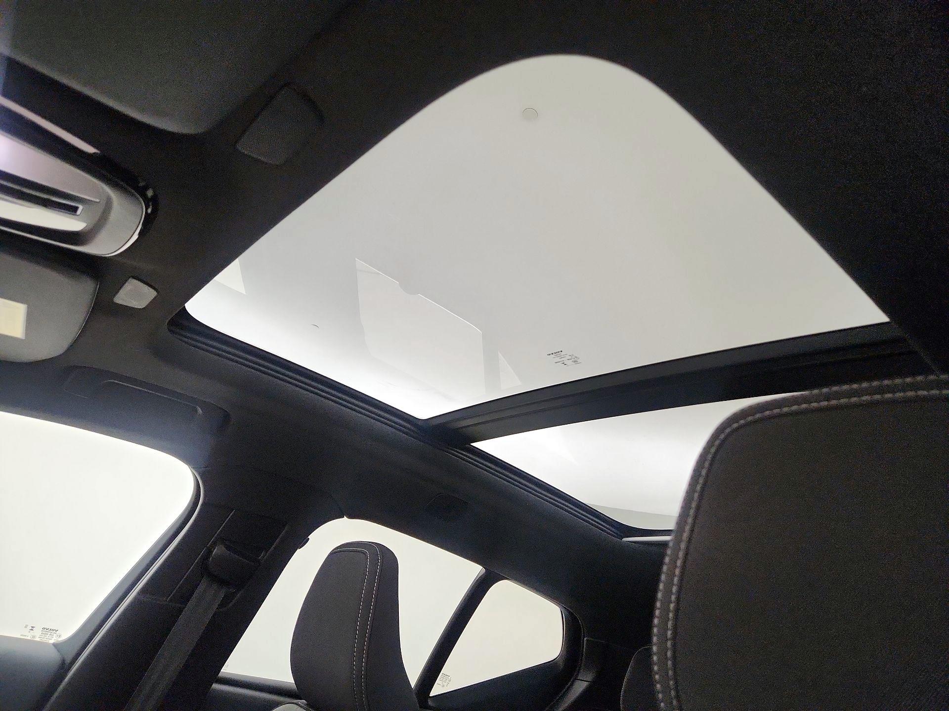 Thumbnail: 2025 Volvo XC40 - 20