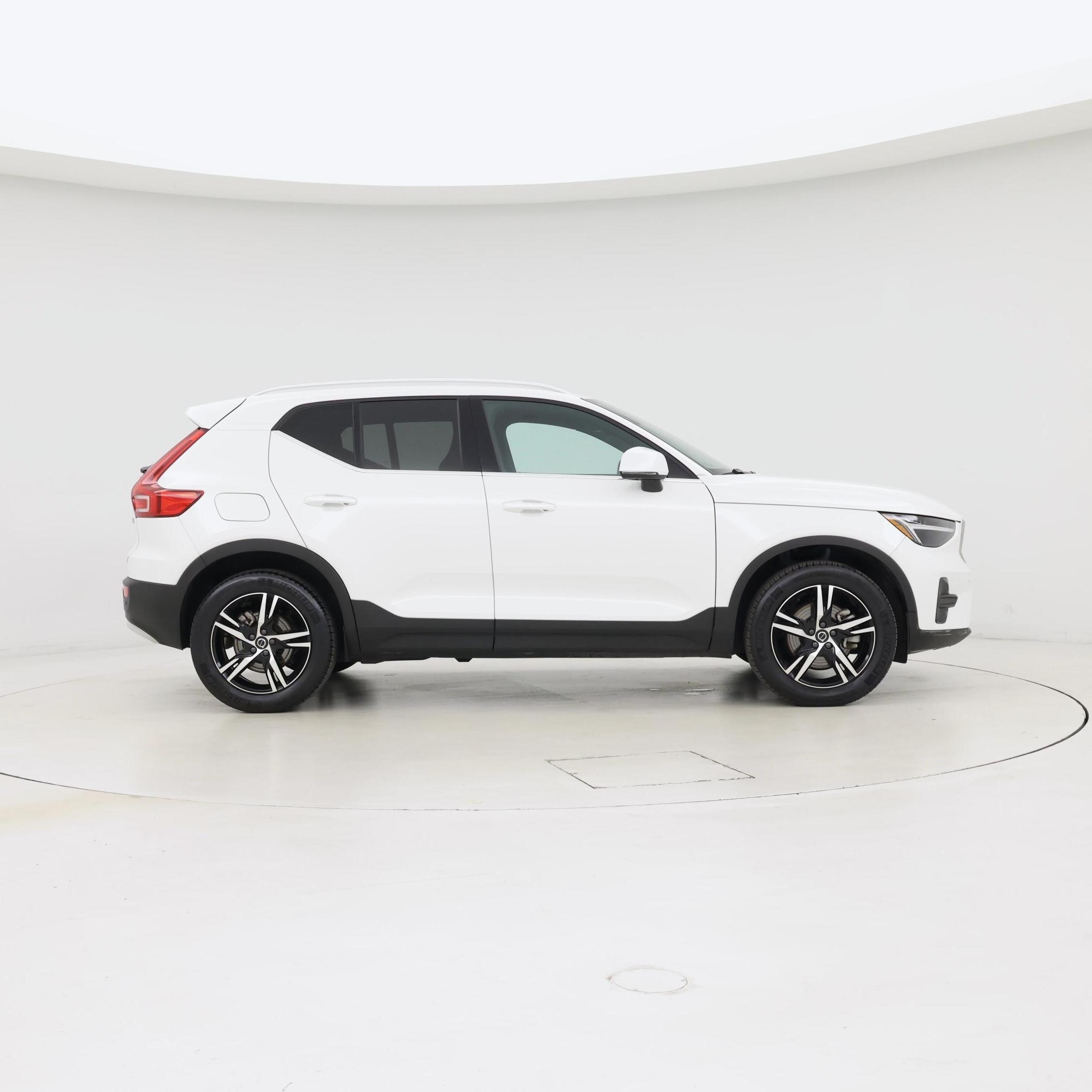 Thumbnail: 2025 Volvo XC40 - 7