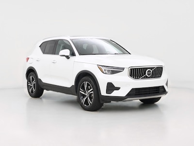White 2025 Volvo XC40 B5 Core Bright Theme