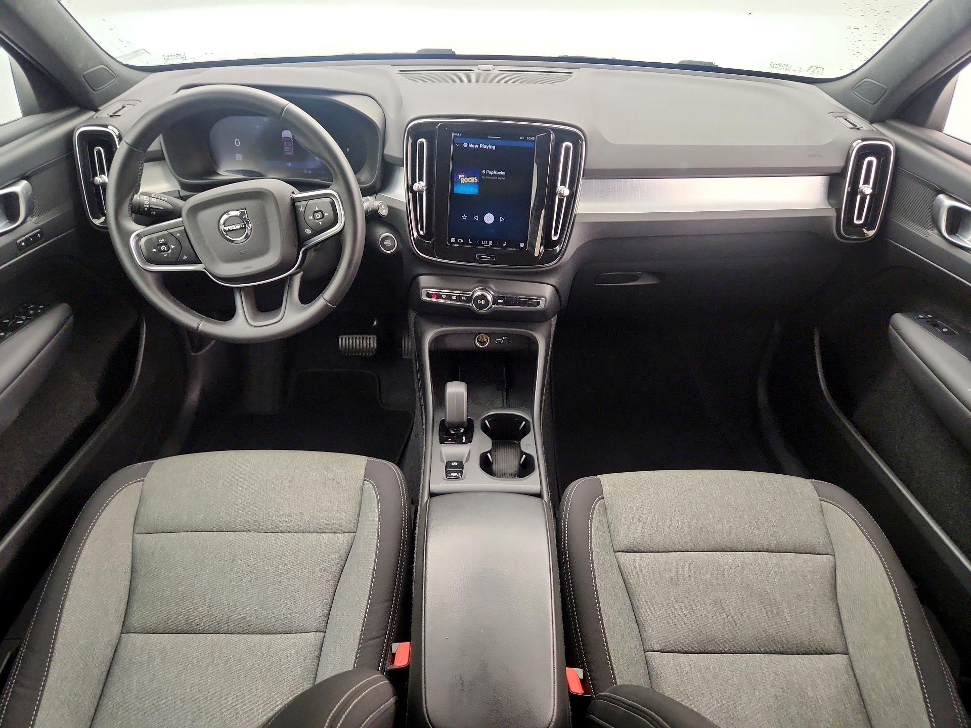 Thumbnail: 2025 Volvo XC40 - 9
