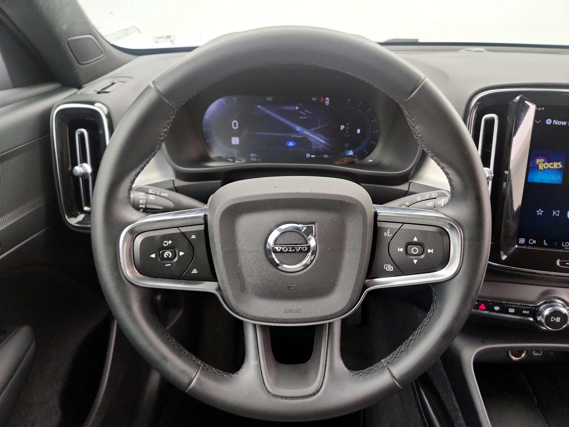Thumbnail: 2025 Volvo XC40 - 10