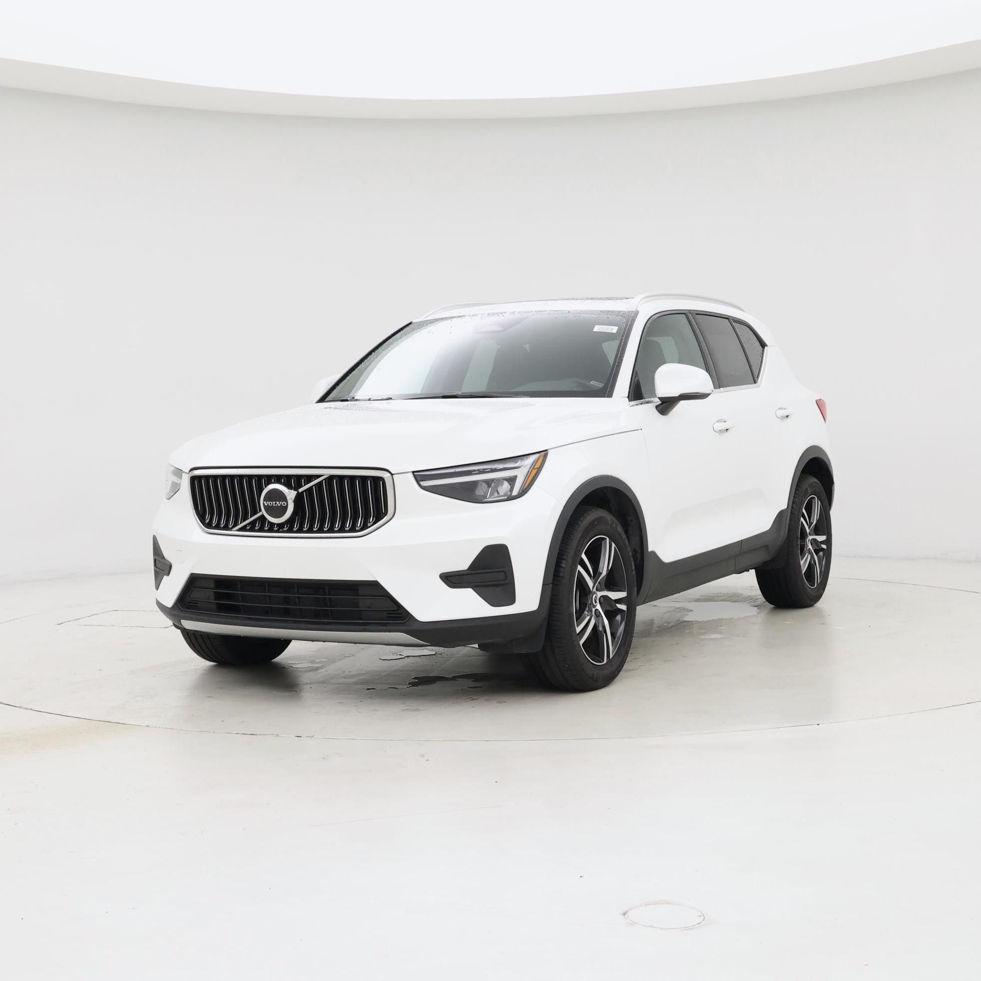 Thumbnail: 2025 Volvo XC40 - 4