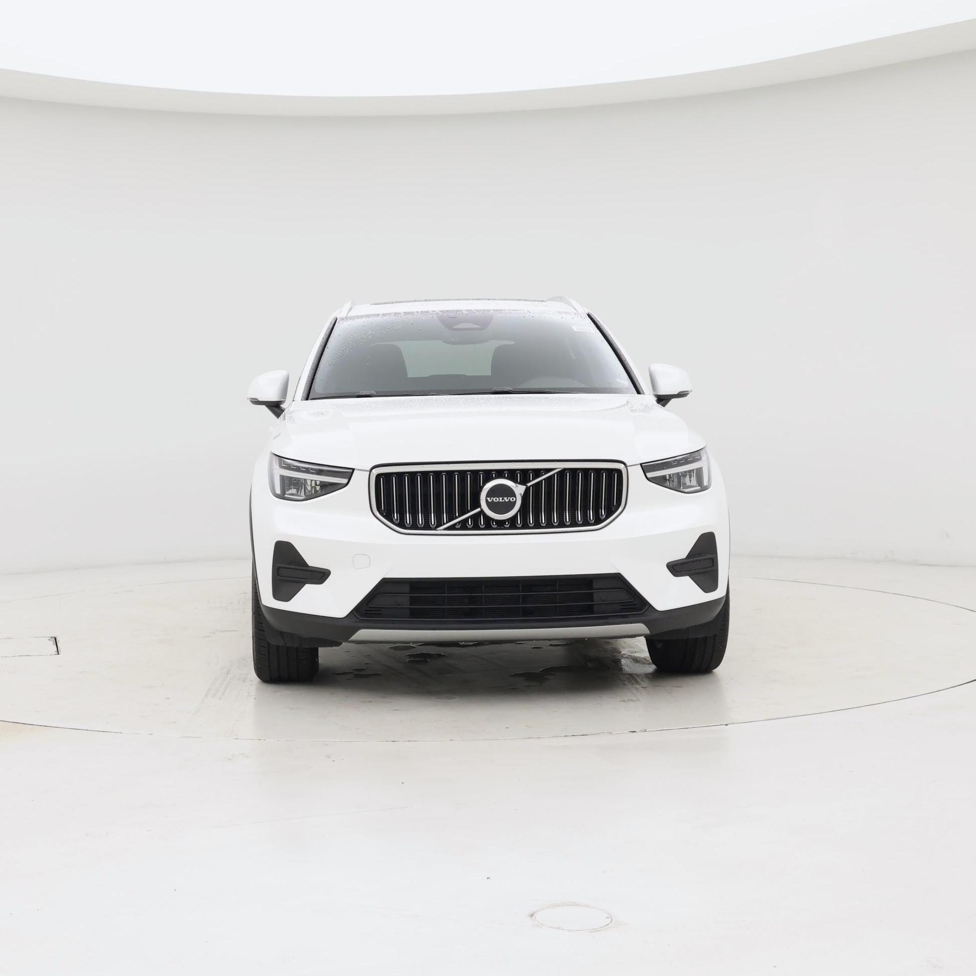 Thumbnail: 2025 Volvo XC40 - 5