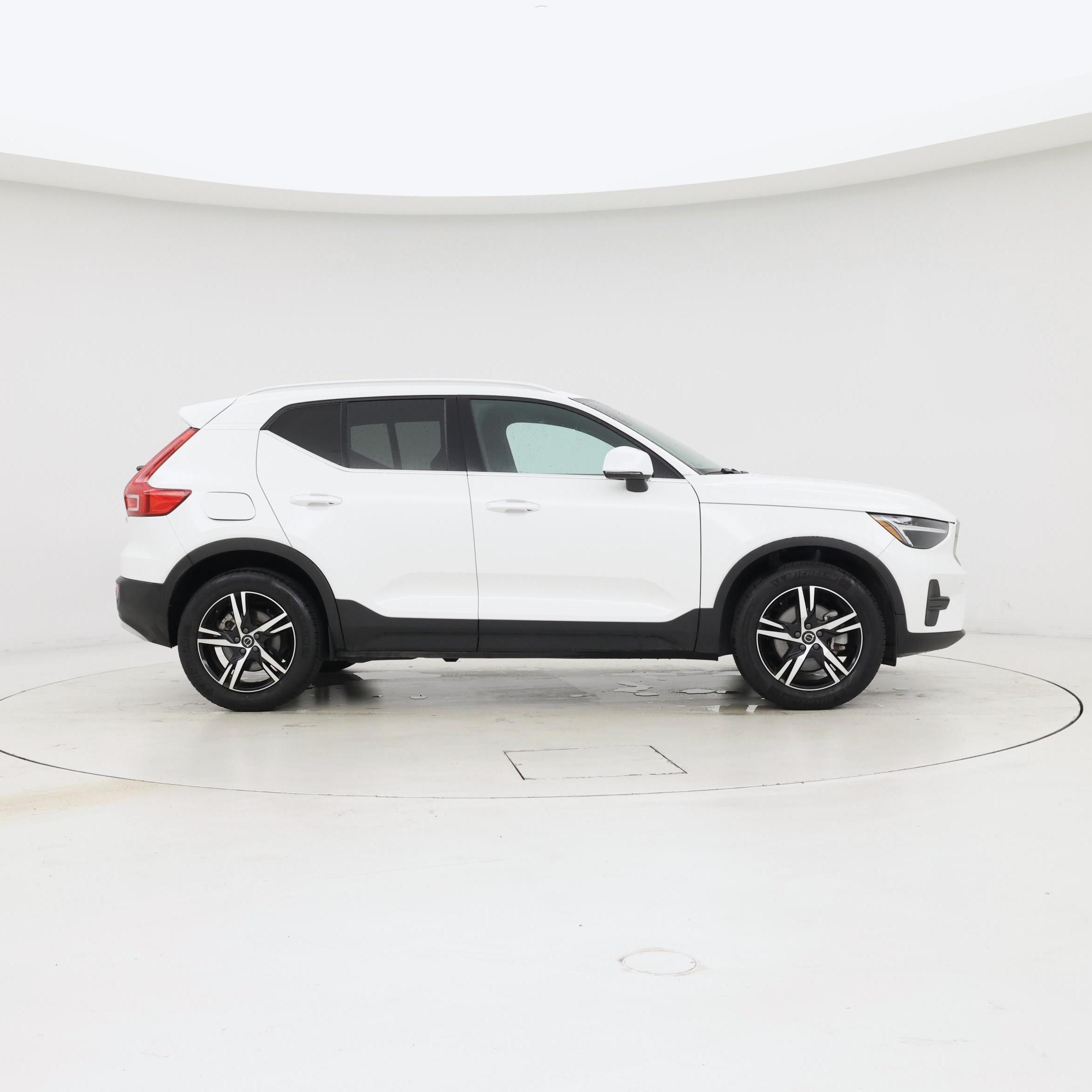 Thumbnail: 2025 Volvo XC40 - 7