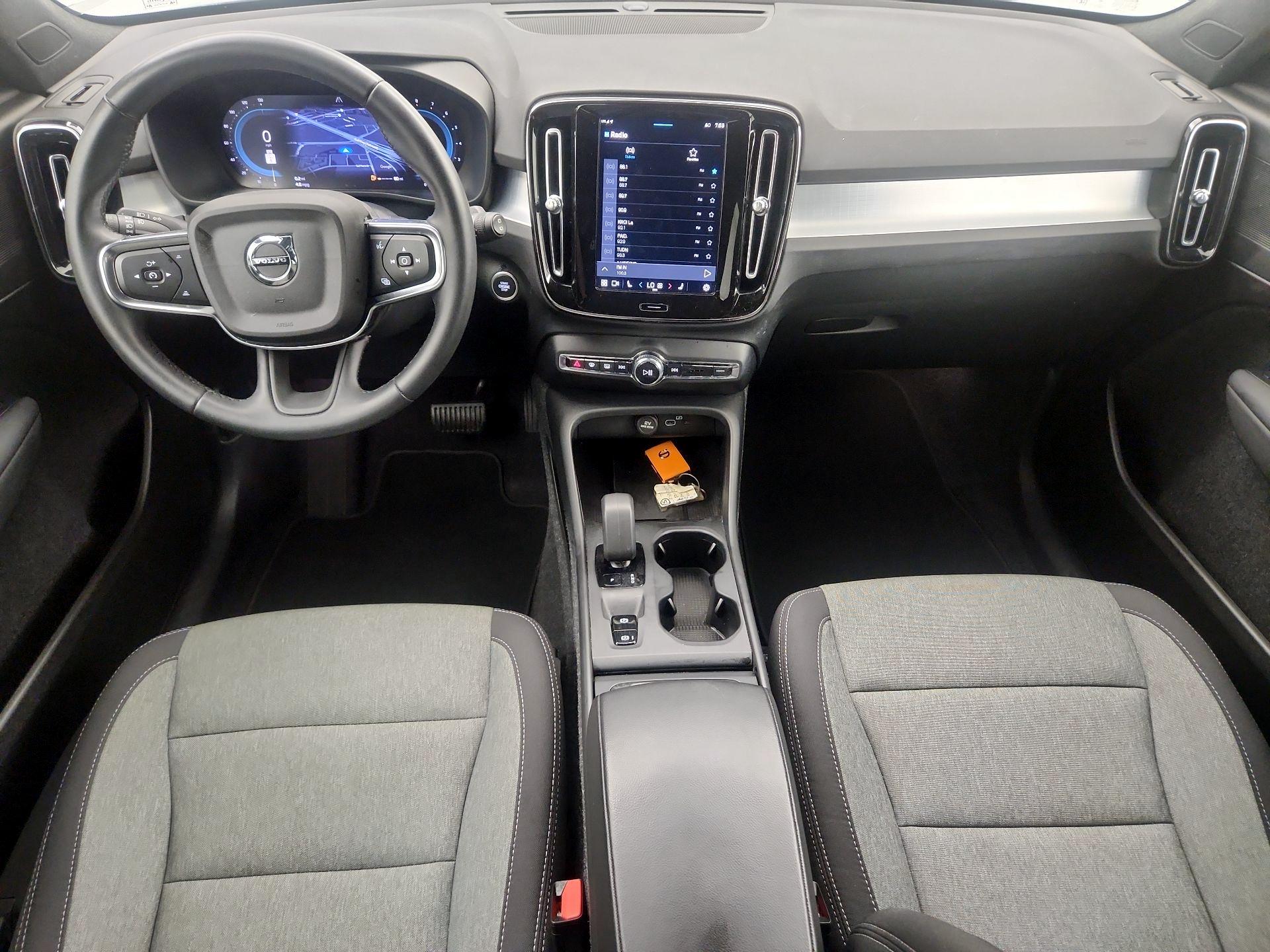 Thumbnail: 2025 Volvo XC40 - 9