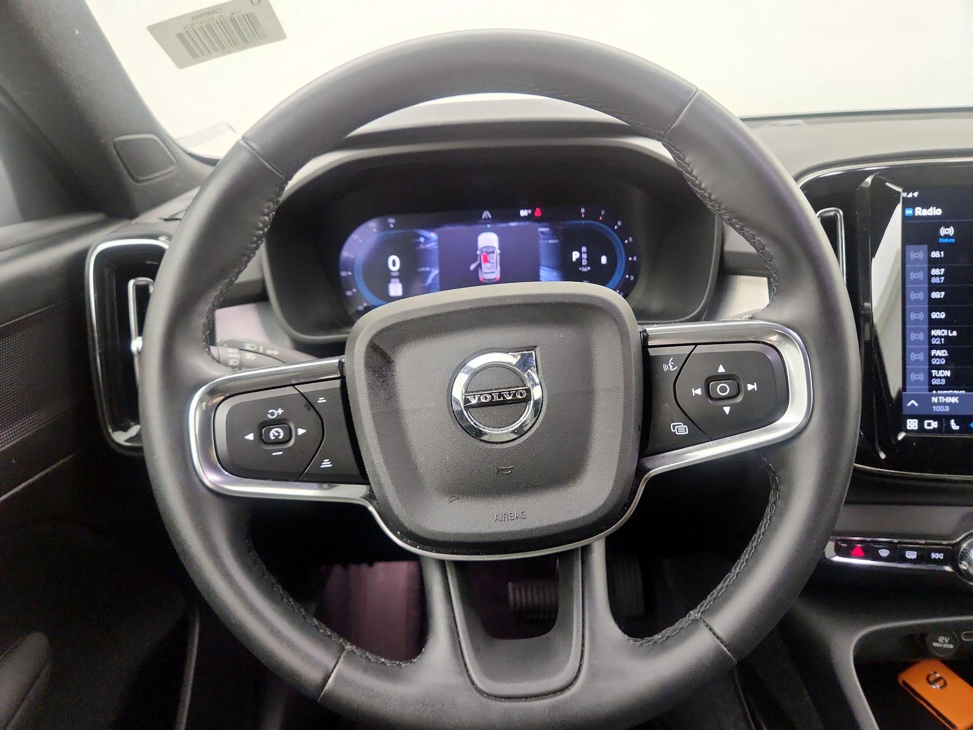 Thumbnail: 2025 Volvo XC40 - 10