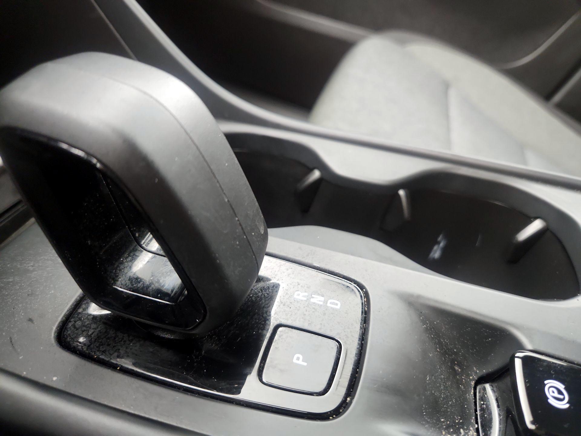 Thumbnail: 2025 Volvo XC40 - 16