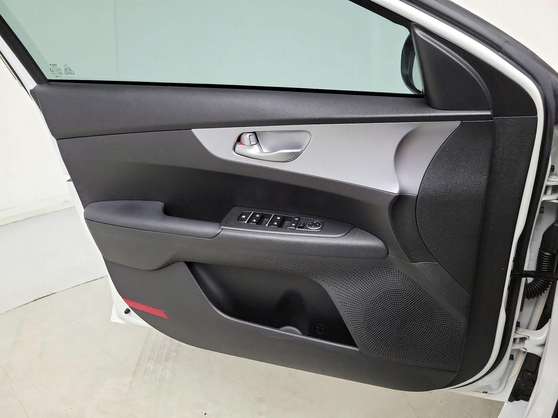 Thumbnail: 2023 Kia Forte - 12