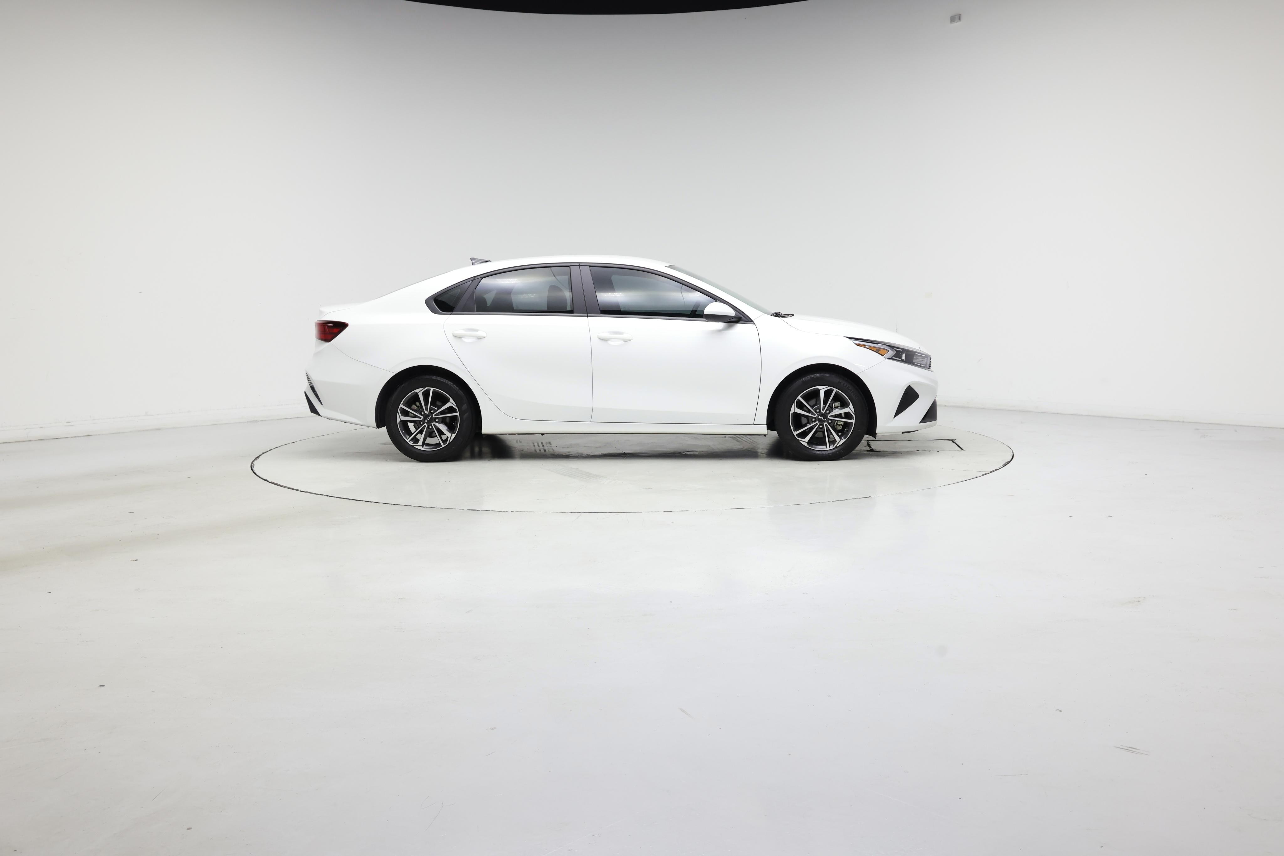 Thumbnail: 2023 Kia Forte - 7