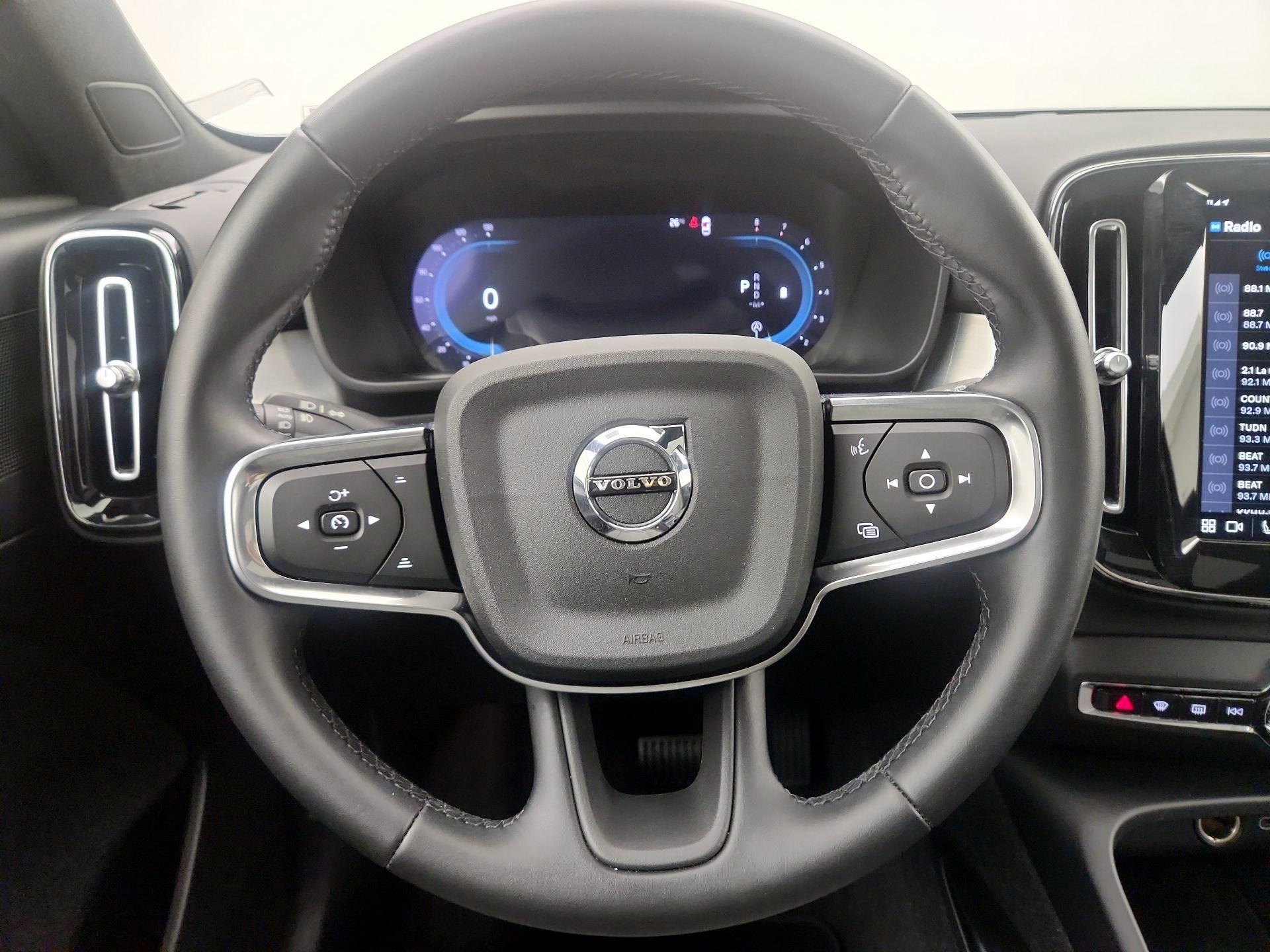 Thumbnail: 2025 Volvo XC40 - 10