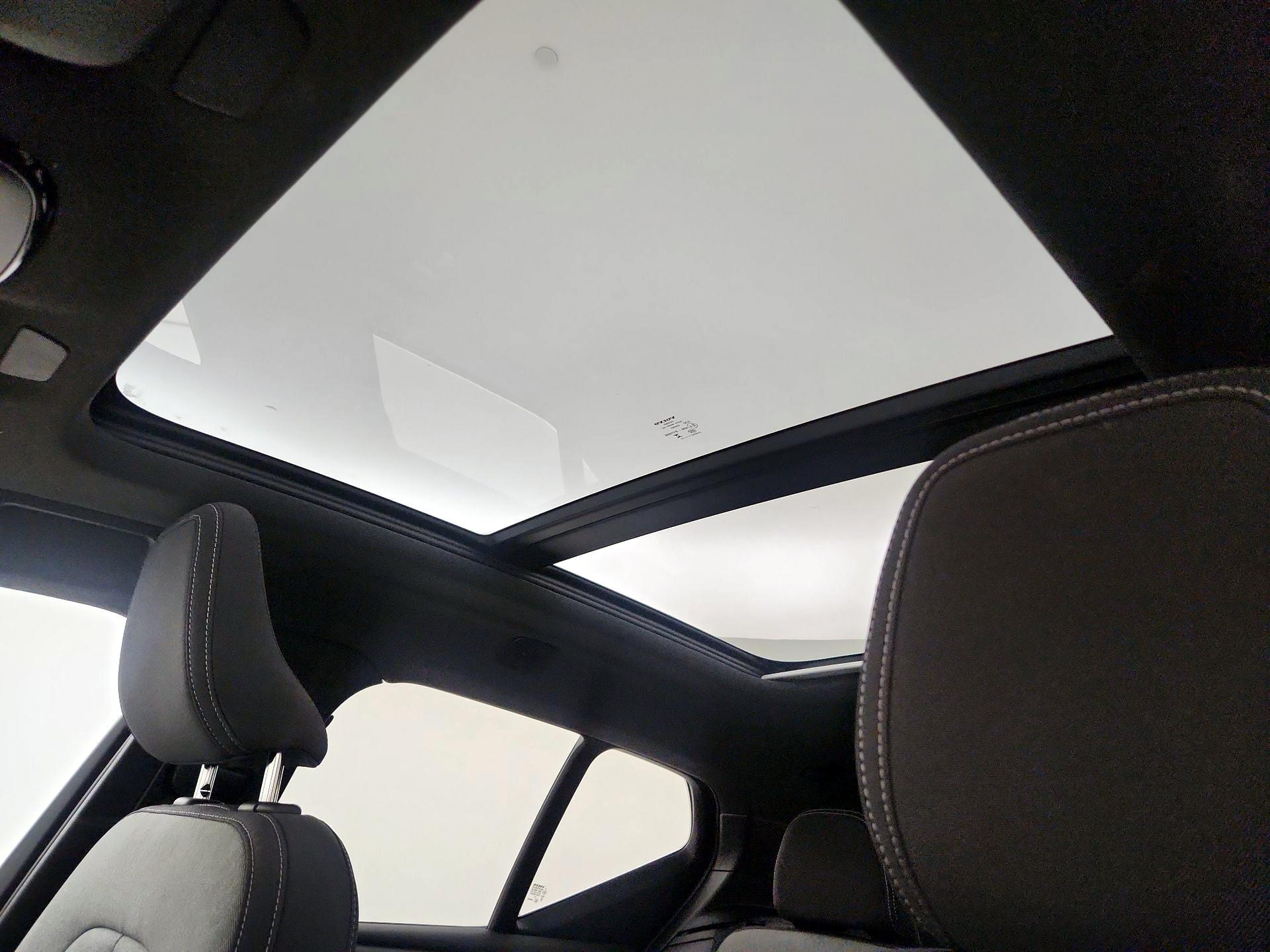 Thumbnail: 2025 Volvo XC40 - 20
