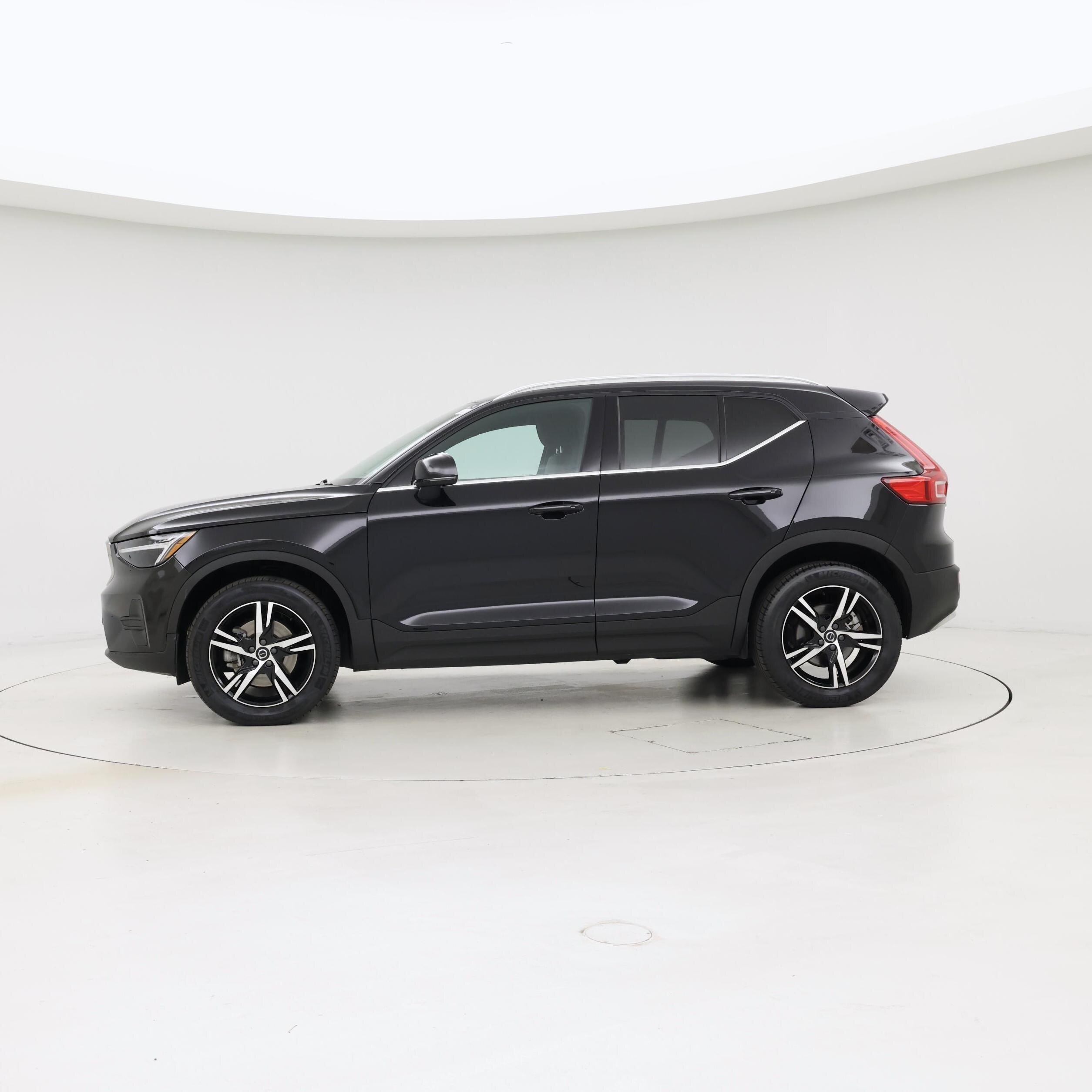 Thumbnail: 2025 Volvo XC40 - 3