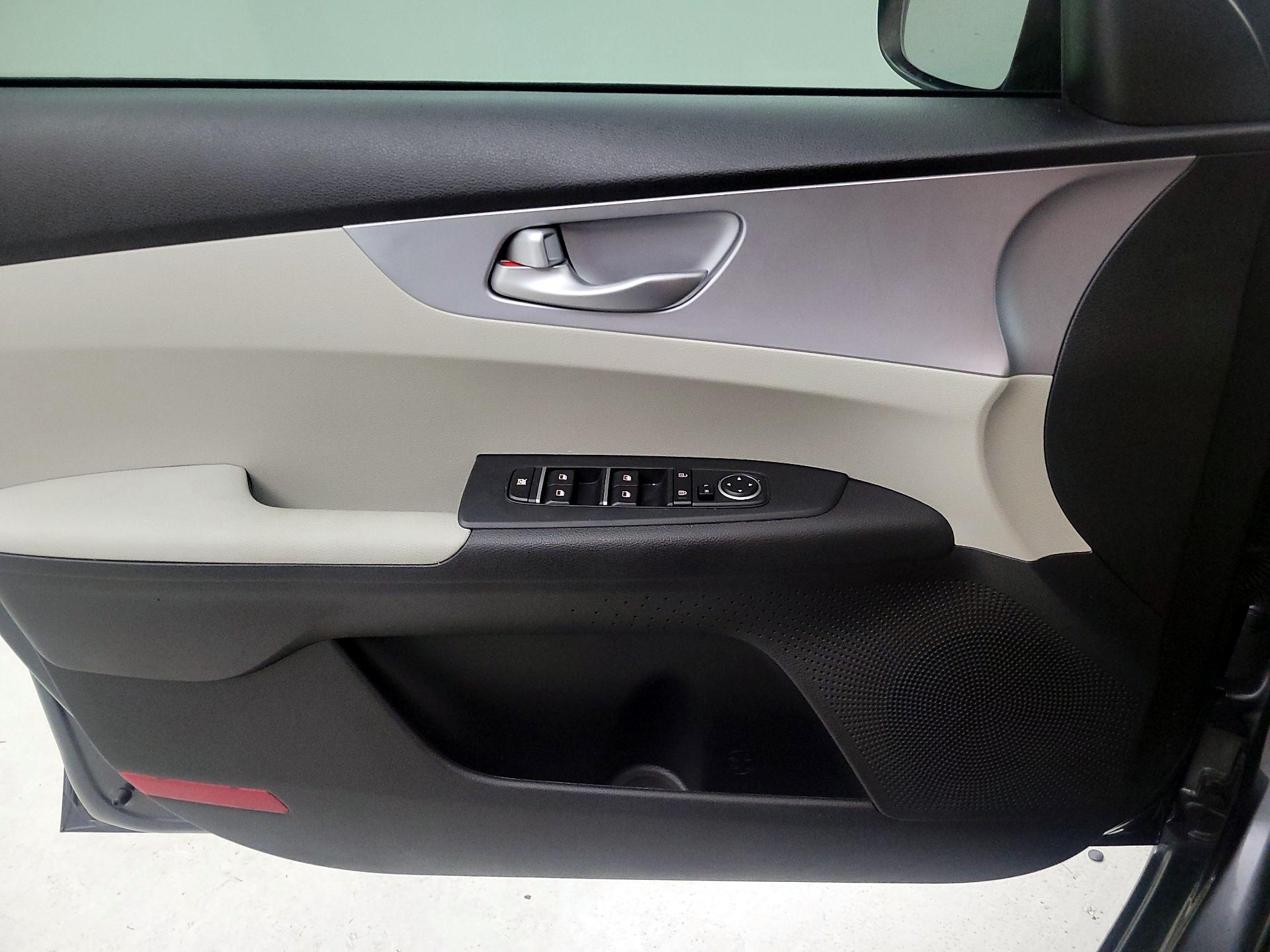 Thumbnail: 2023 Kia Forte - 12