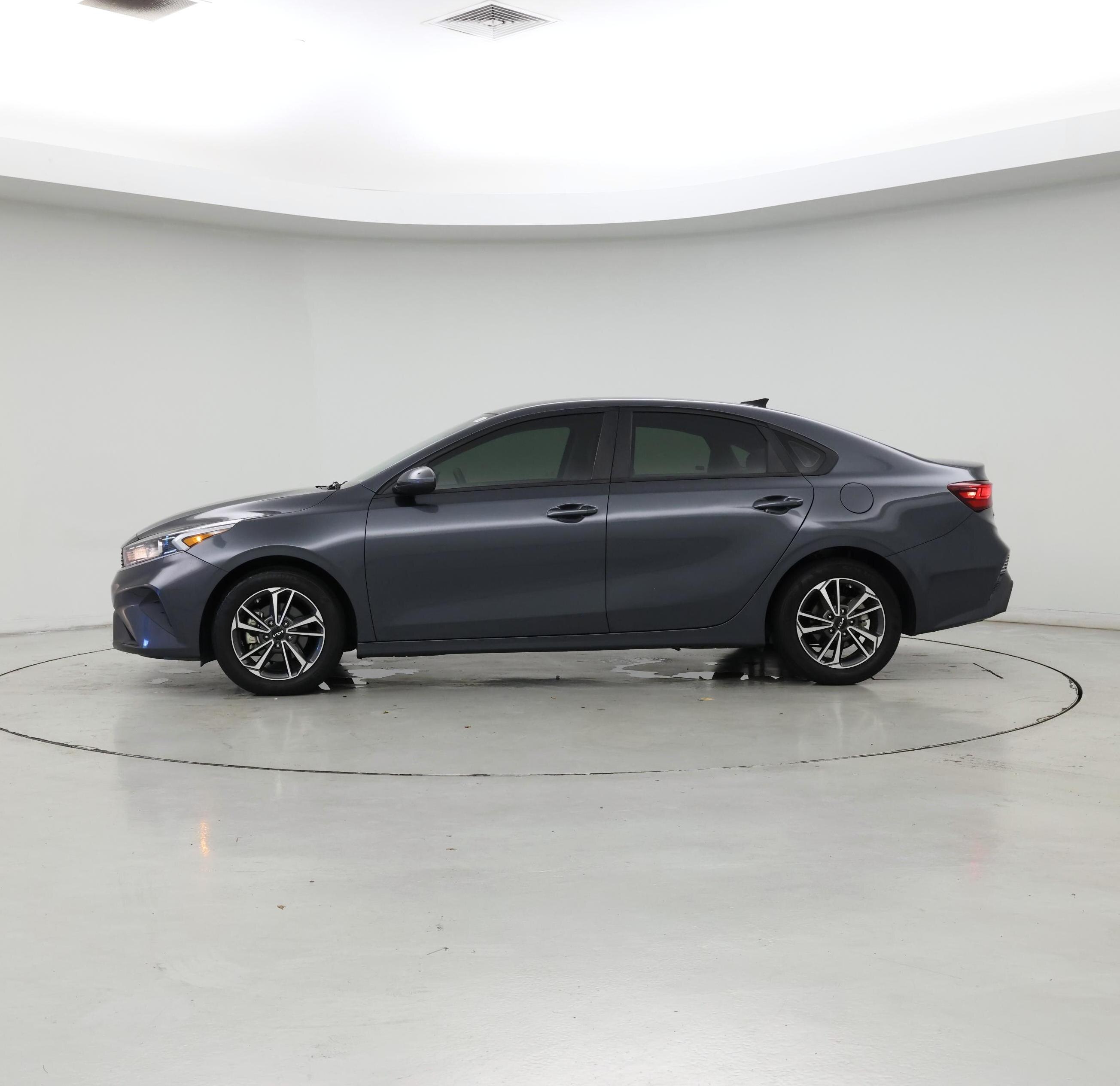 Thumbnail: 2023 Kia Forte - 3