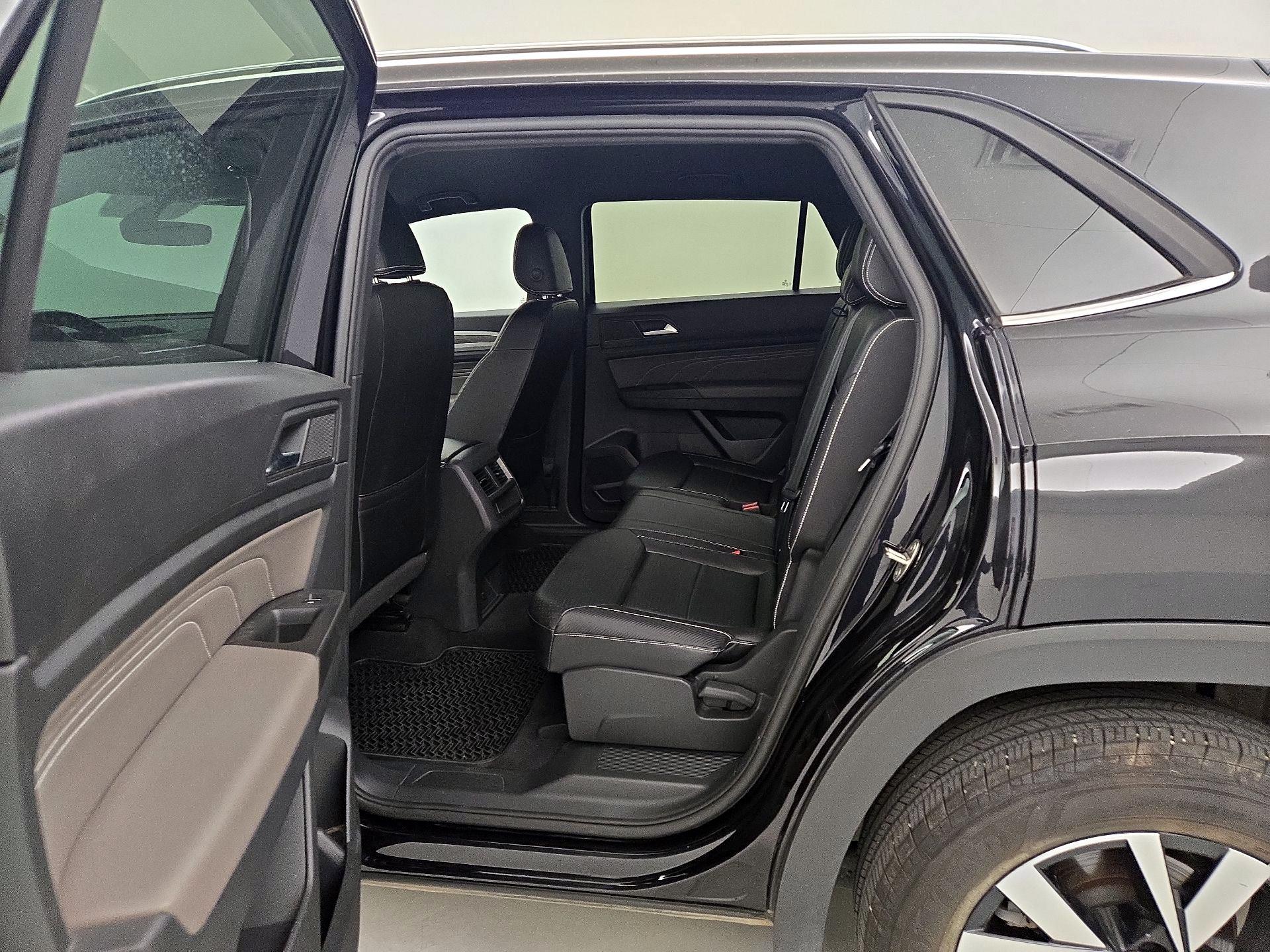 Thumbnail: 2023 Volkswagen Atlas - 19
