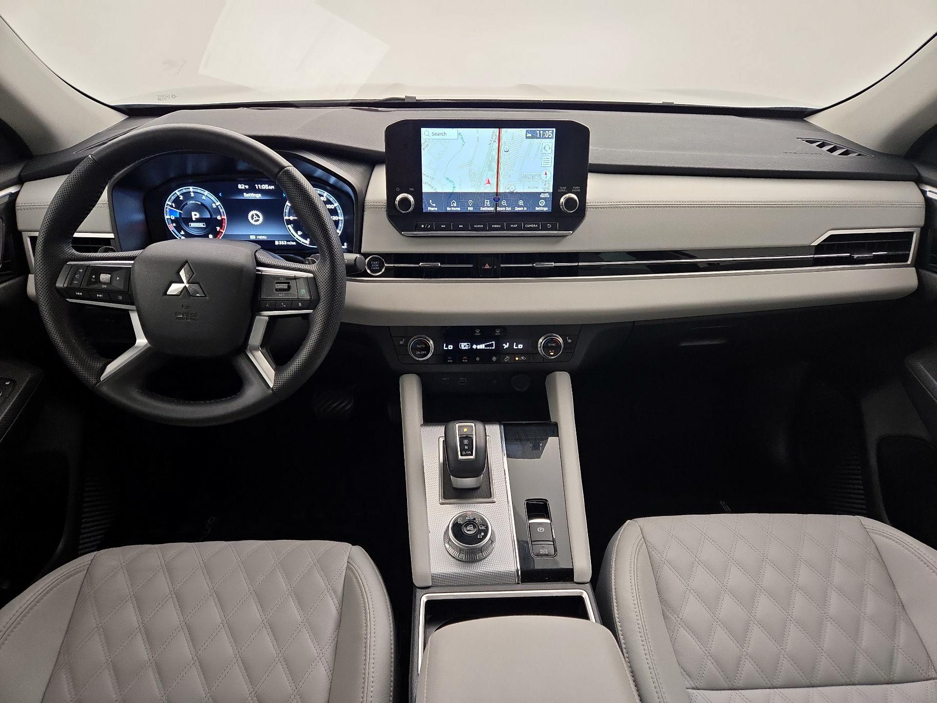 Thumbnail: 2023 Mitsubishi Outlander - 9