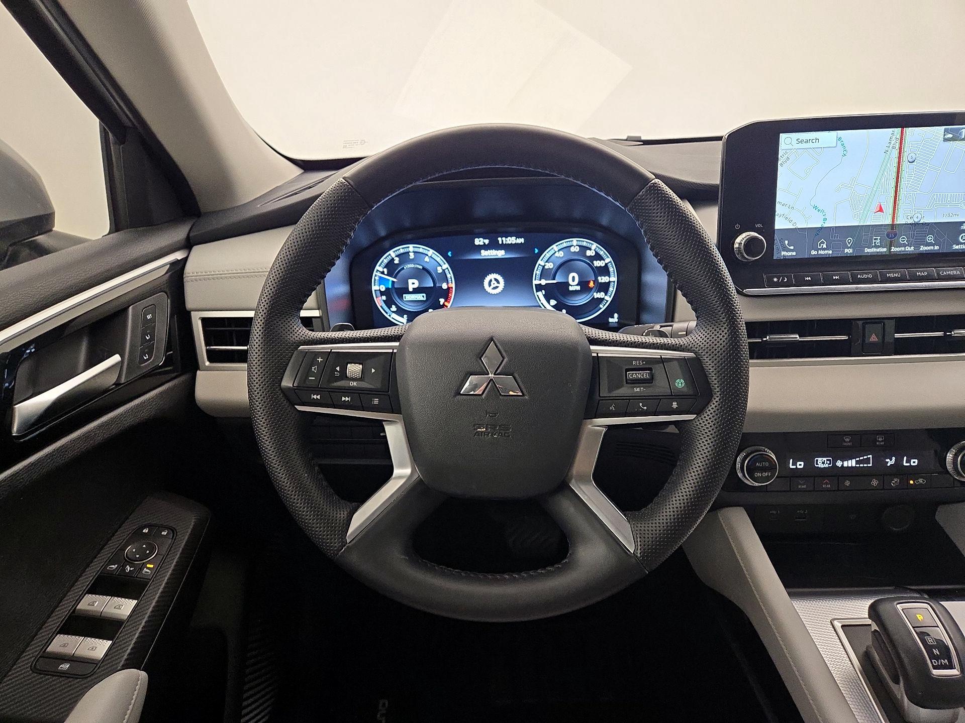 Thumbnail: 2023 Mitsubishi Outlander - 10