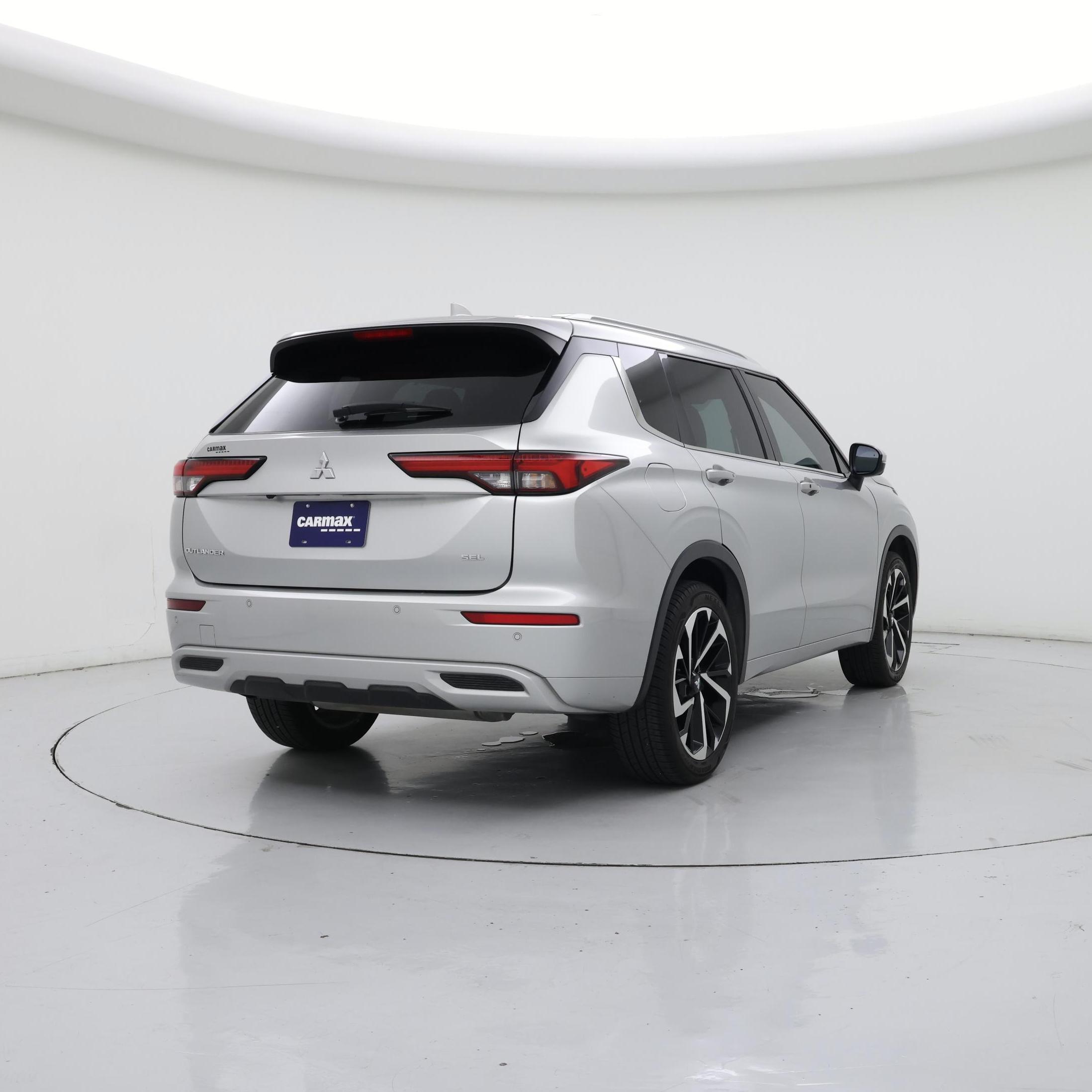 Thumbnail: 2023 Mitsubishi Outlander - 8