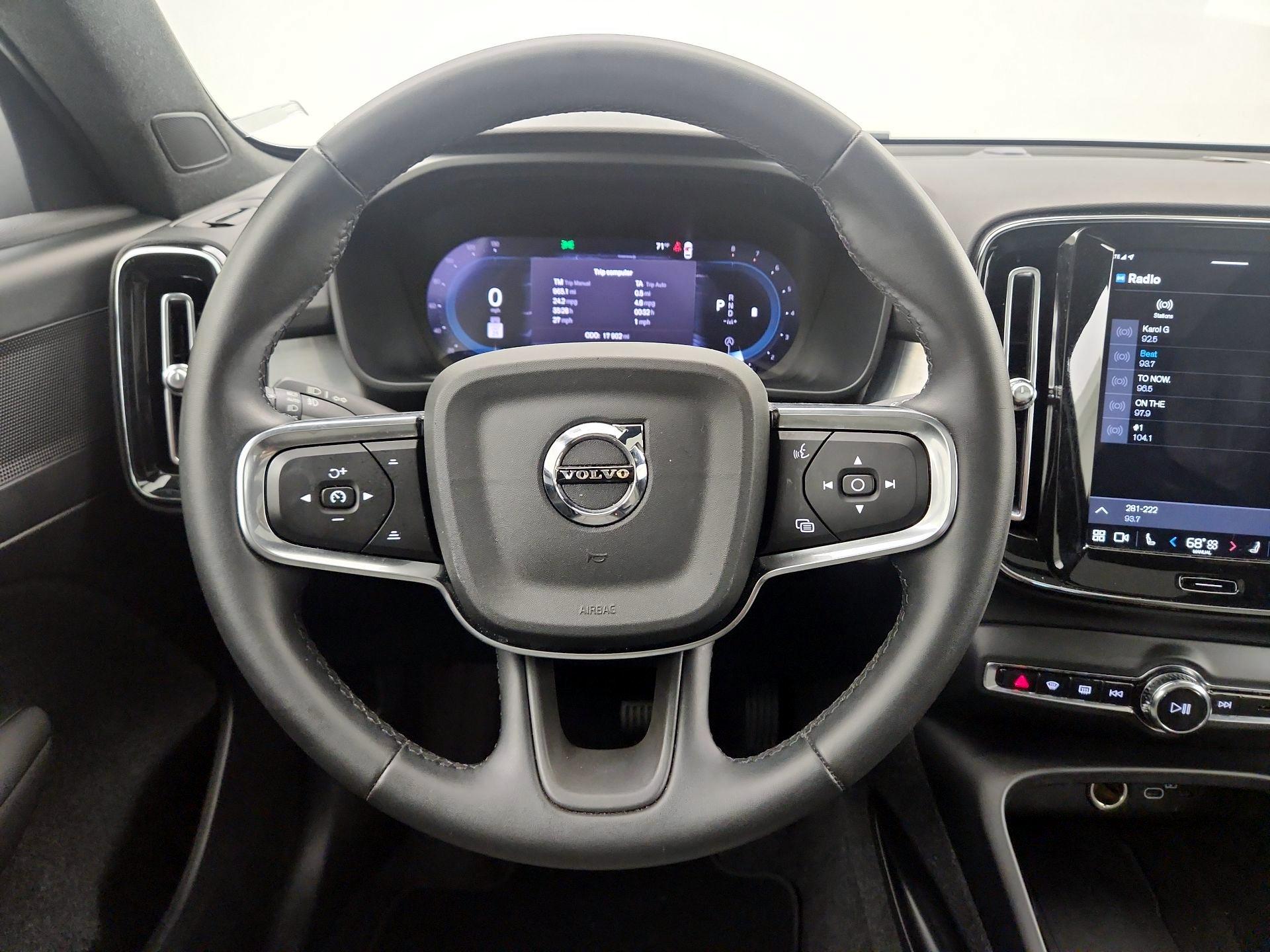 Thumbnail: 2025 Volvo XC40 - 10