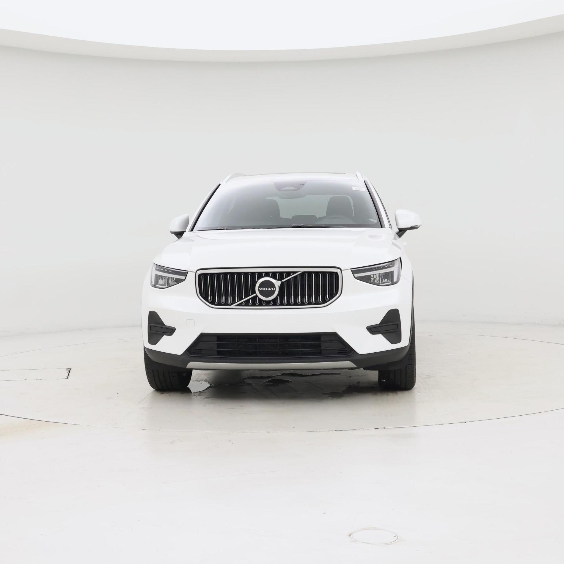 Thumbnail: 2025 Volvo XC40 - 5