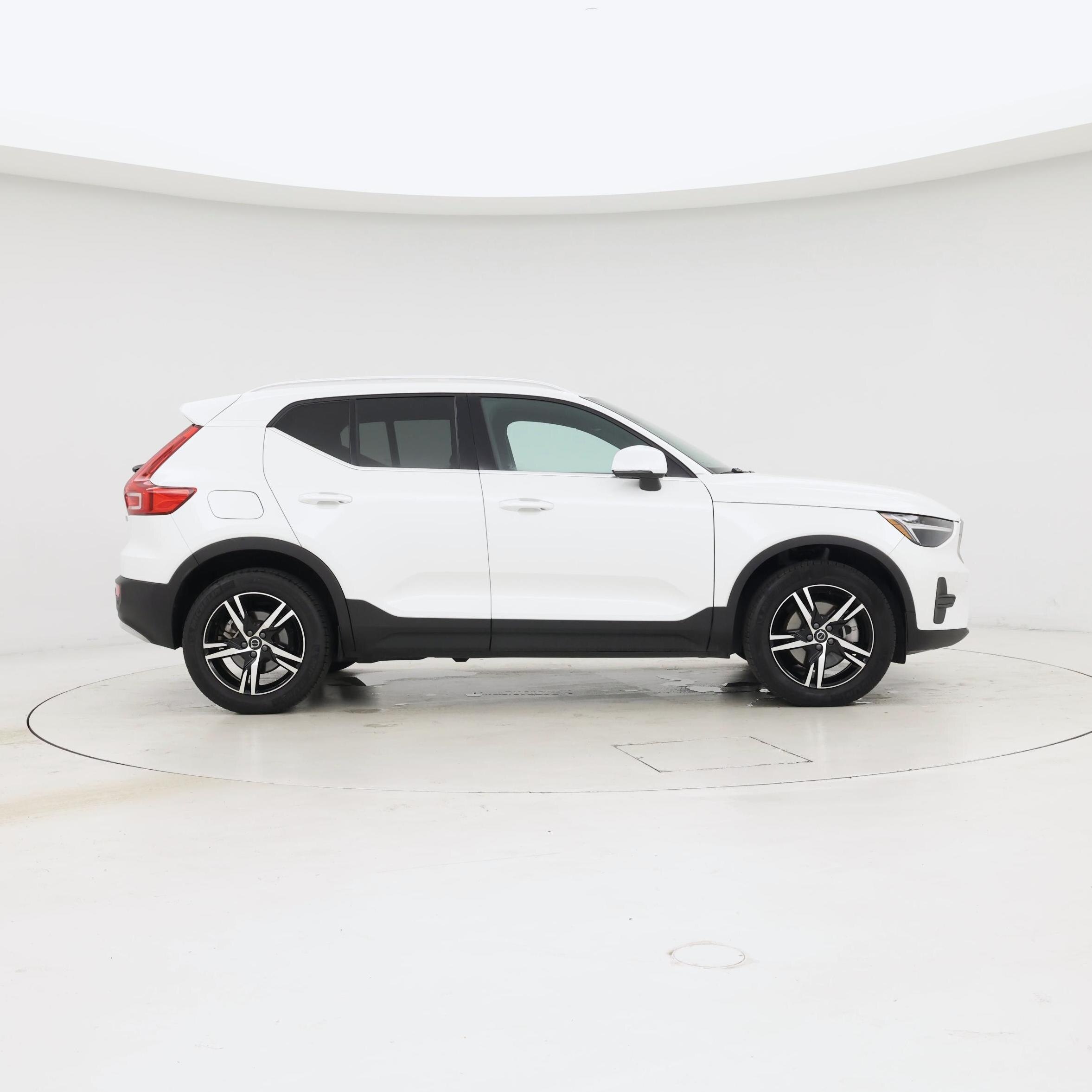 Thumbnail: 2025 Volvo XC40 - 7
