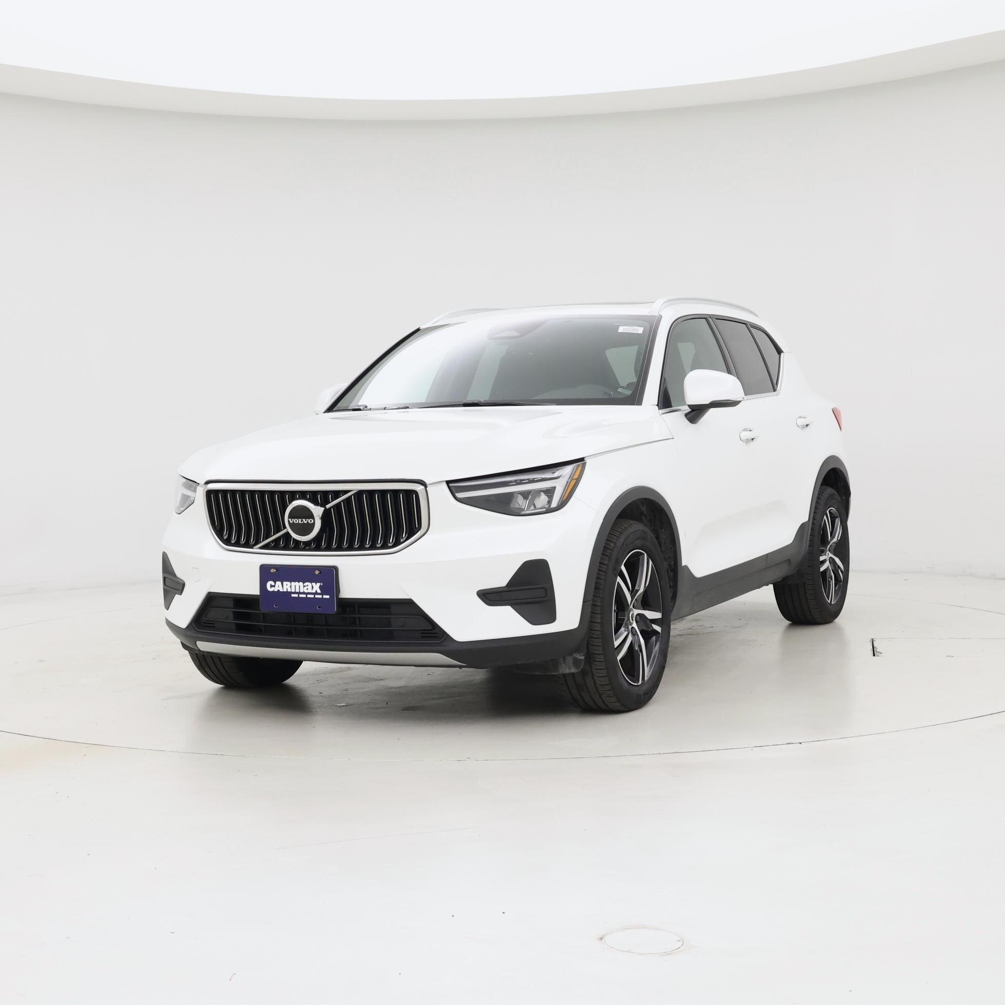 Thumbnail: 2025 Volvo XC40 - 4