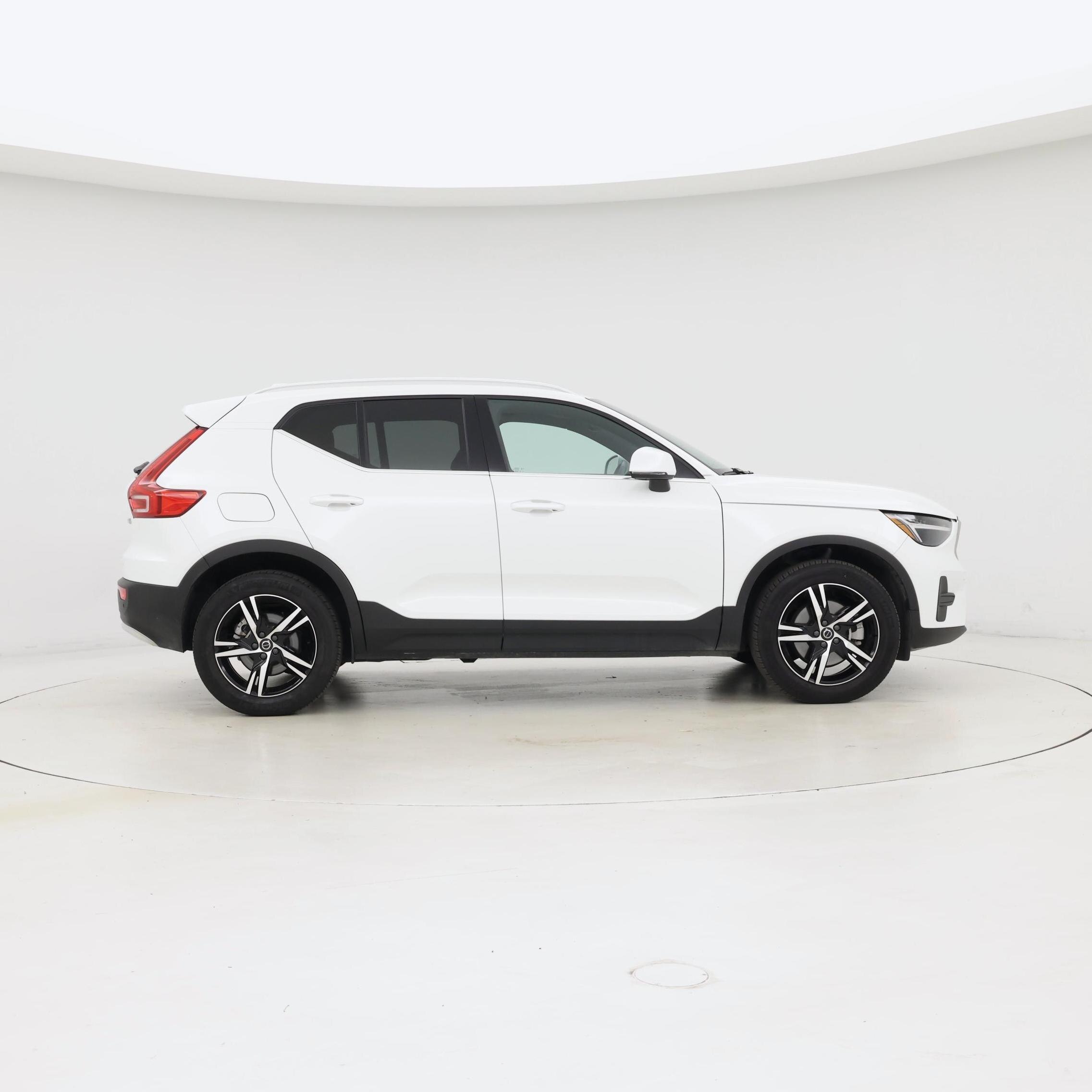 Thumbnail: 2025 Volvo XC40 - 7