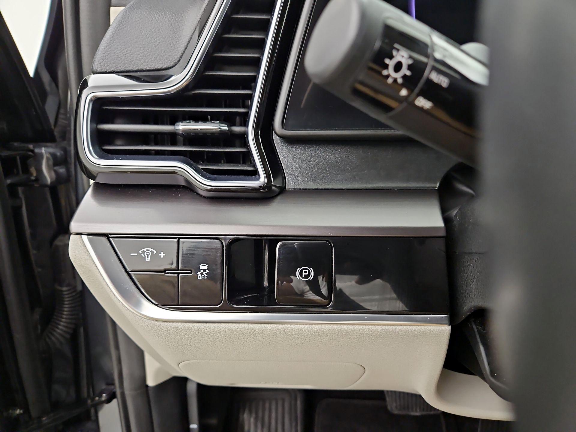 Thumbnail: 2023 Kia Sportage - 13
