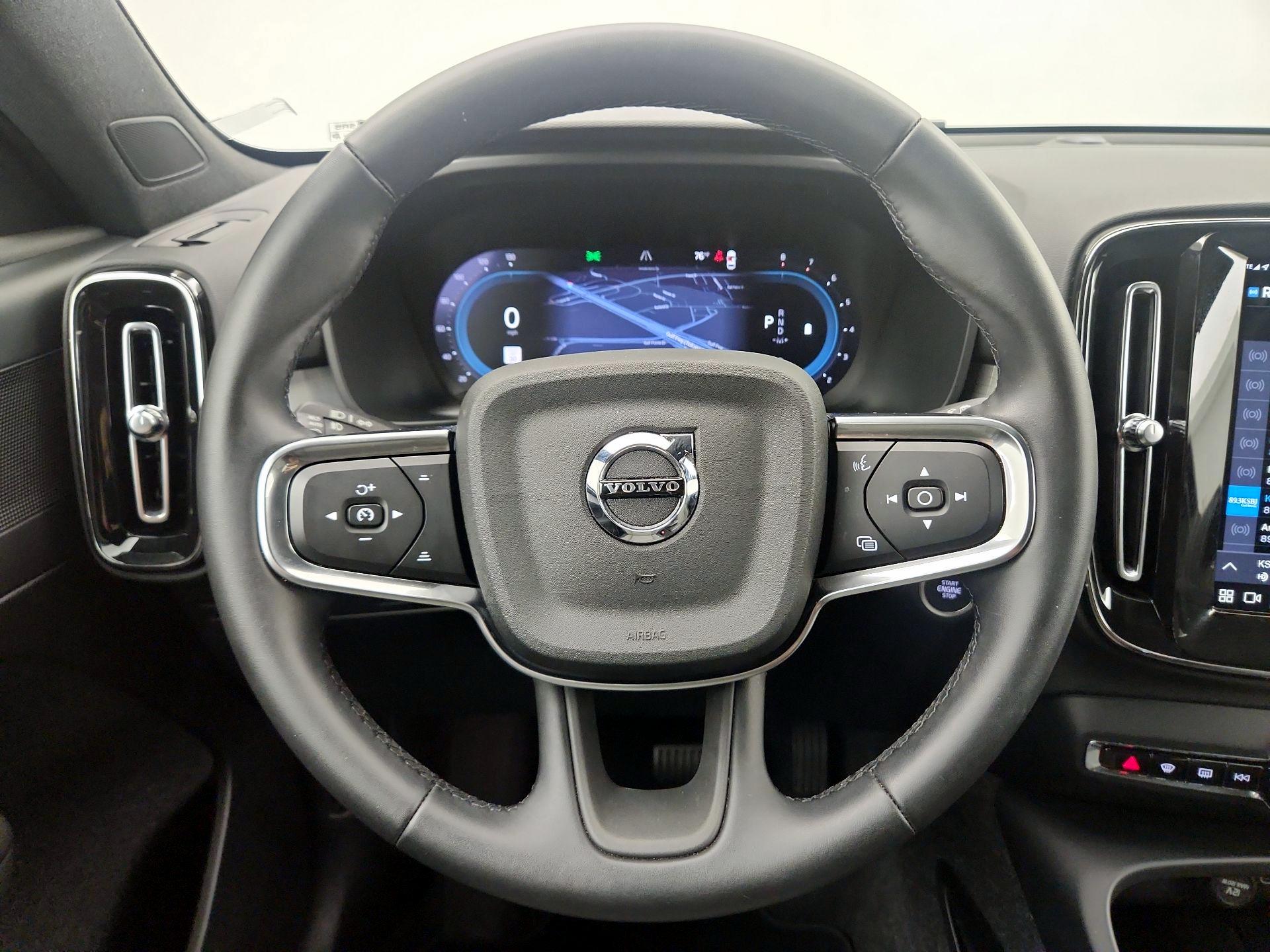 Thumbnail: 2025 Volvo XC40 - 10