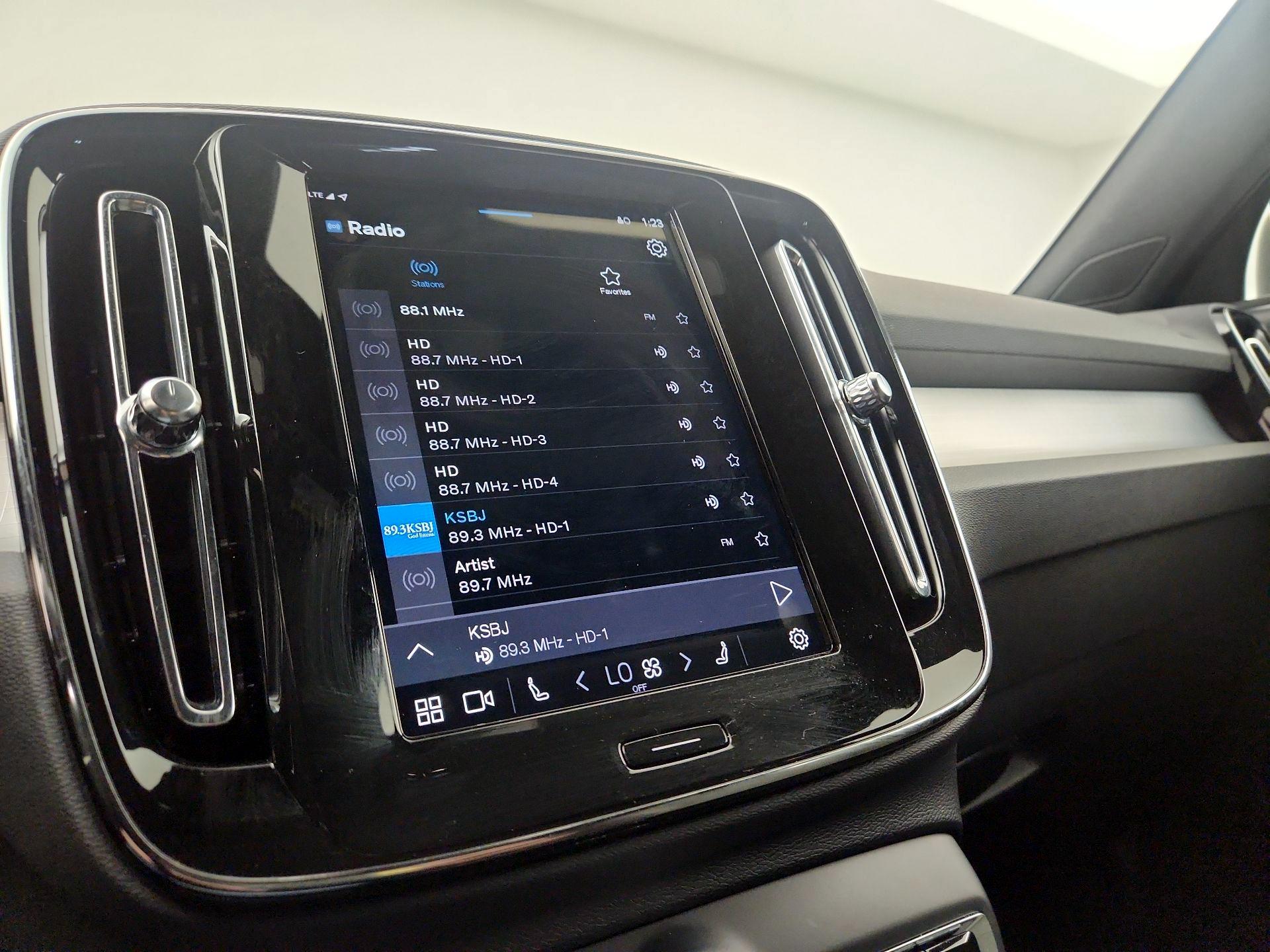Thumbnail: 2025 Volvo XC40 - 13