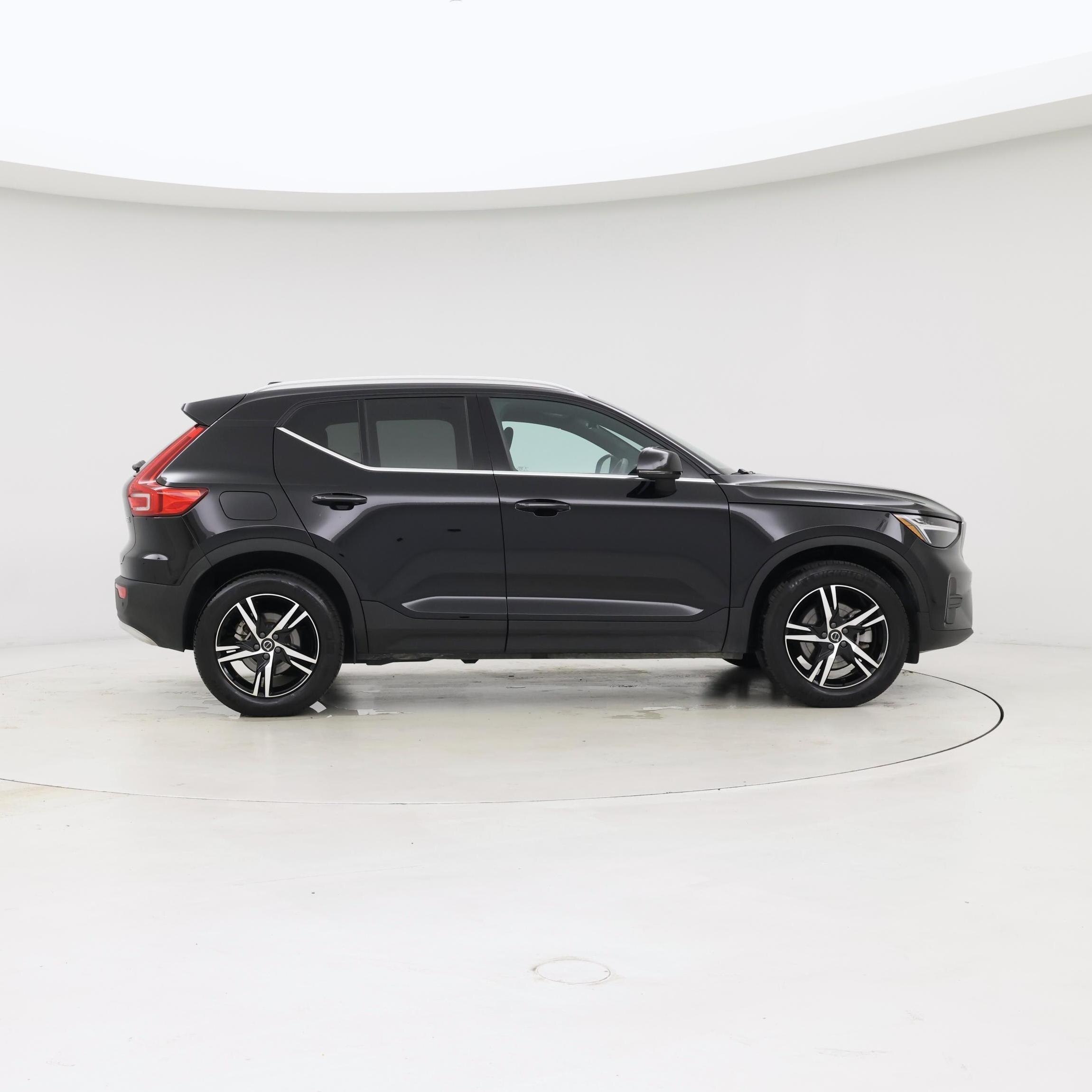 Thumbnail: 2025 Volvo XC40 - 7