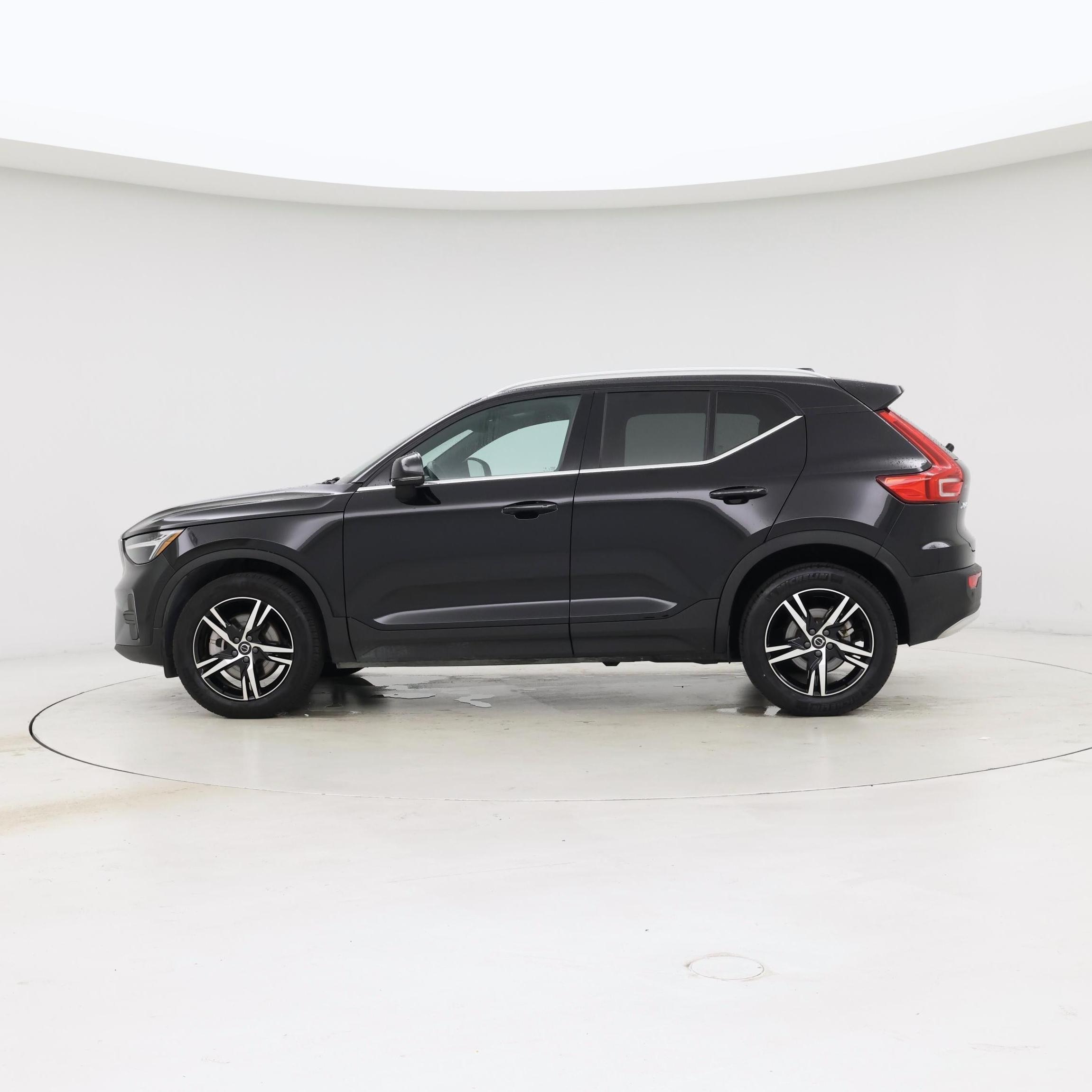 Thumbnail: 2025 Volvo XC40 - 3