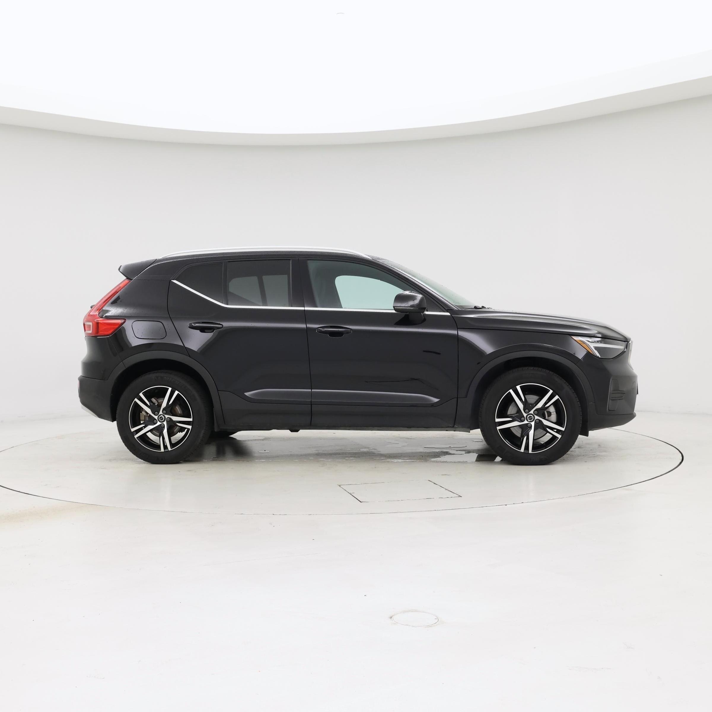 Thumbnail: 2025 Volvo XC40 - 7