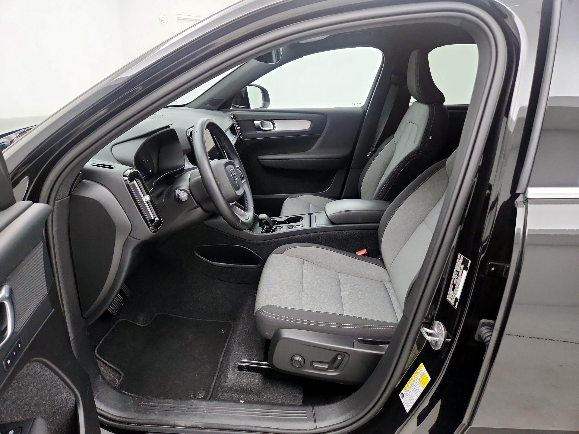 Thumbnail: 2025 Volvo XC40 - 11