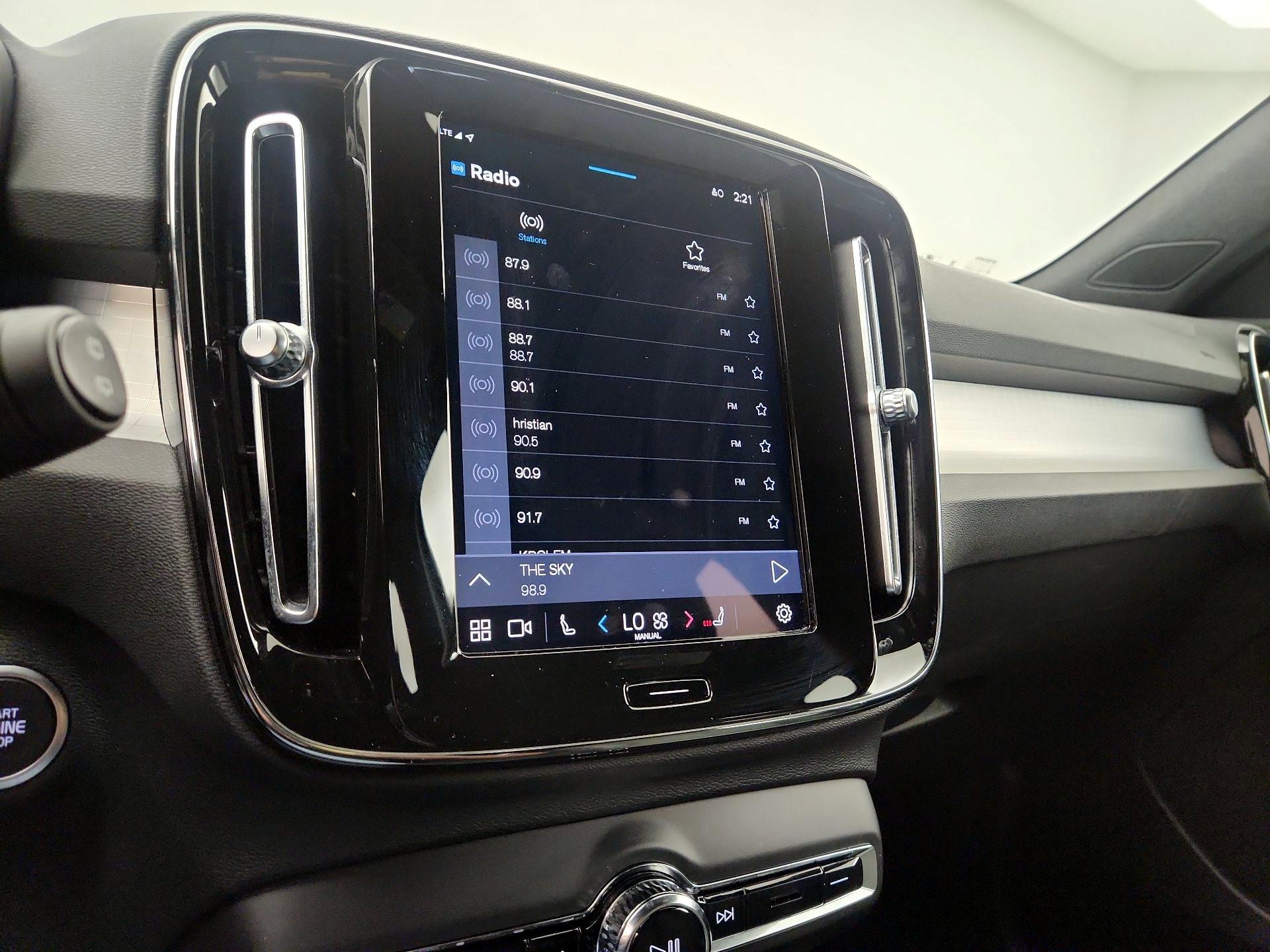 Thumbnail: 2025 Volvo XC40 - 13