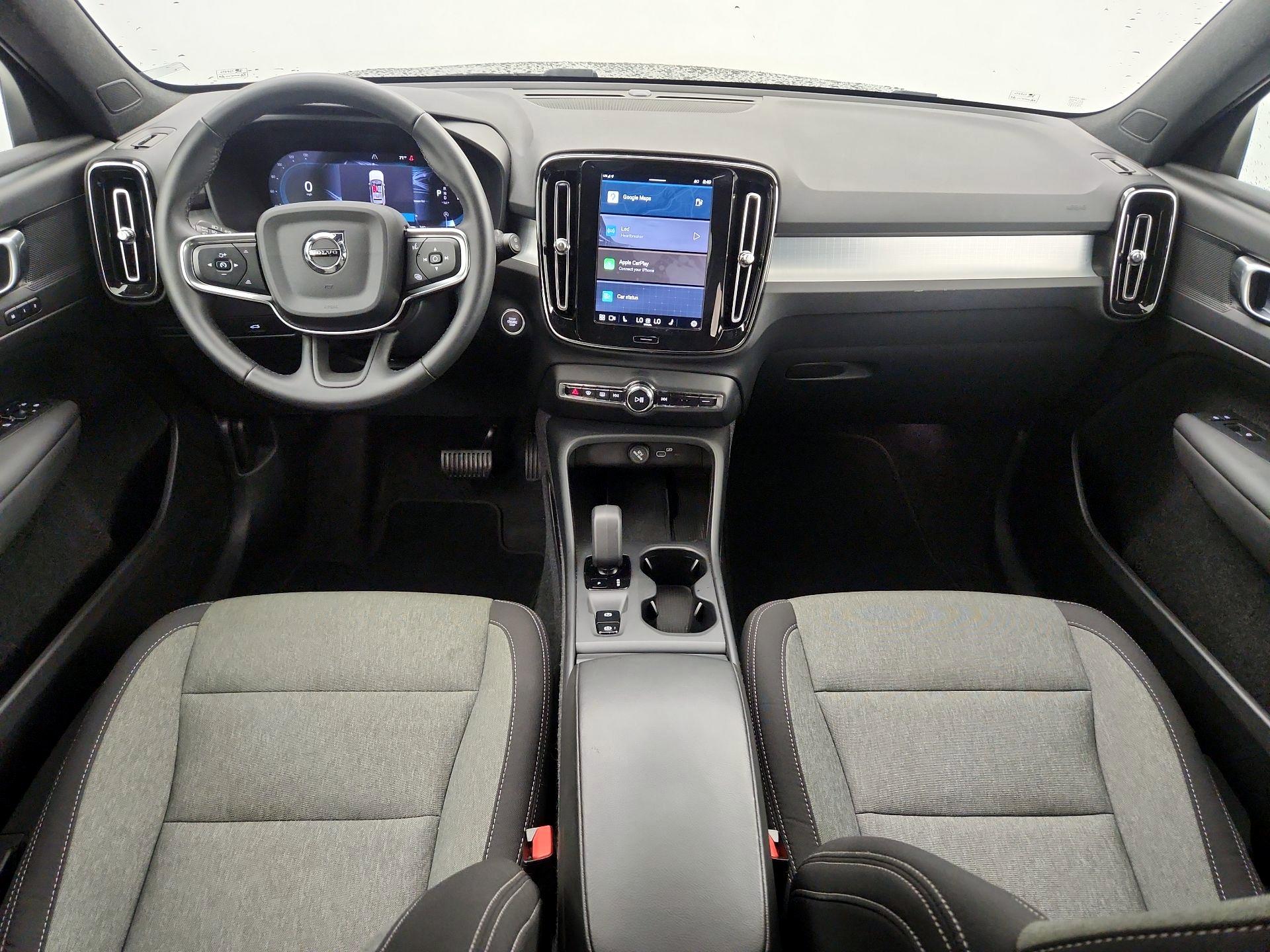 Thumbnail: 2025 Volvo XC40 - 9