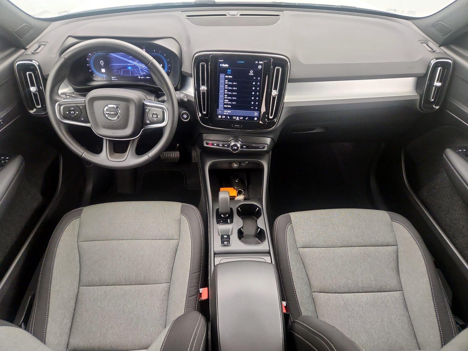 Thumbnail: 2025 Volvo XC40 - 9