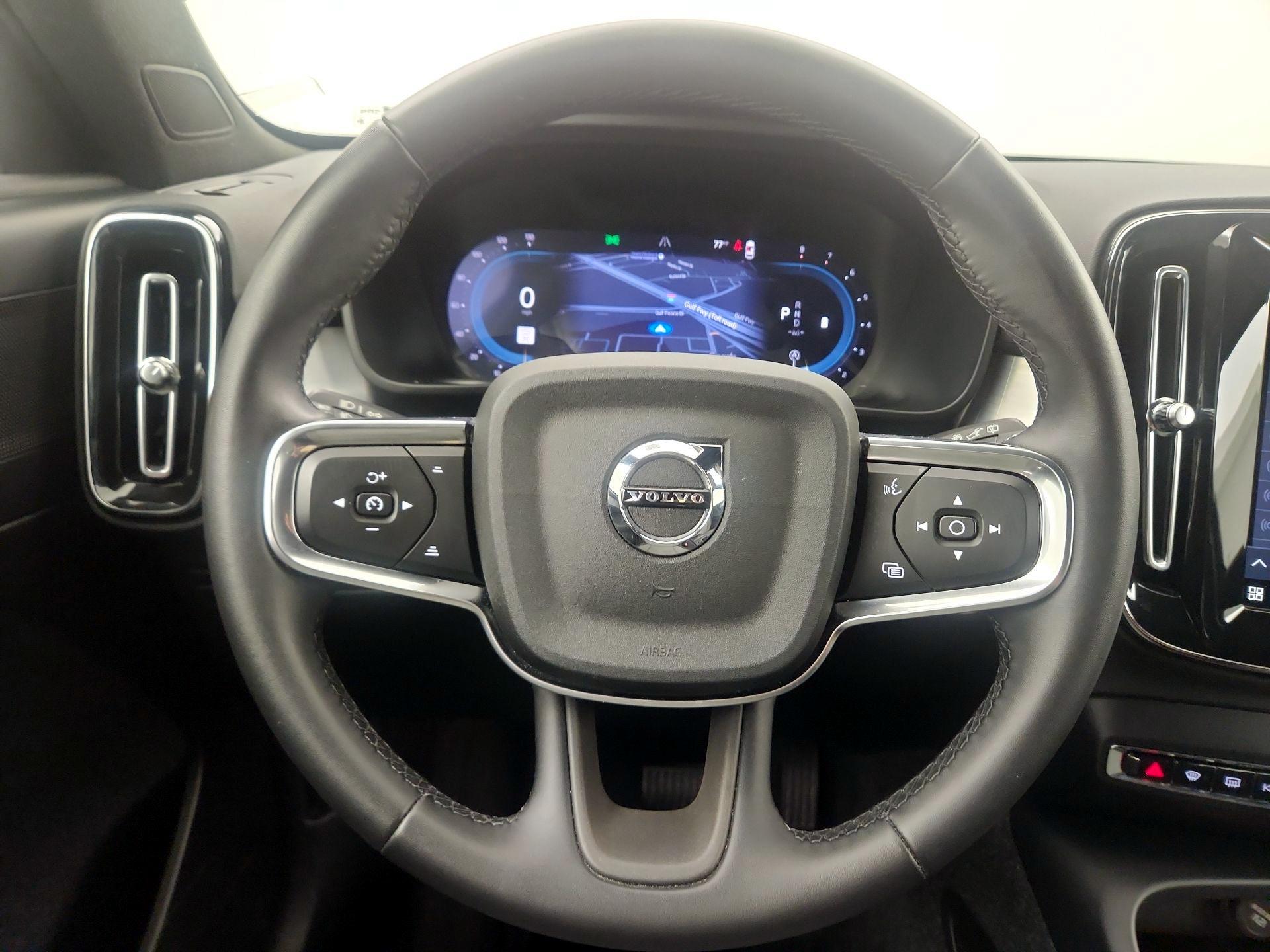Thumbnail: 2025 Volvo XC40 - 10
