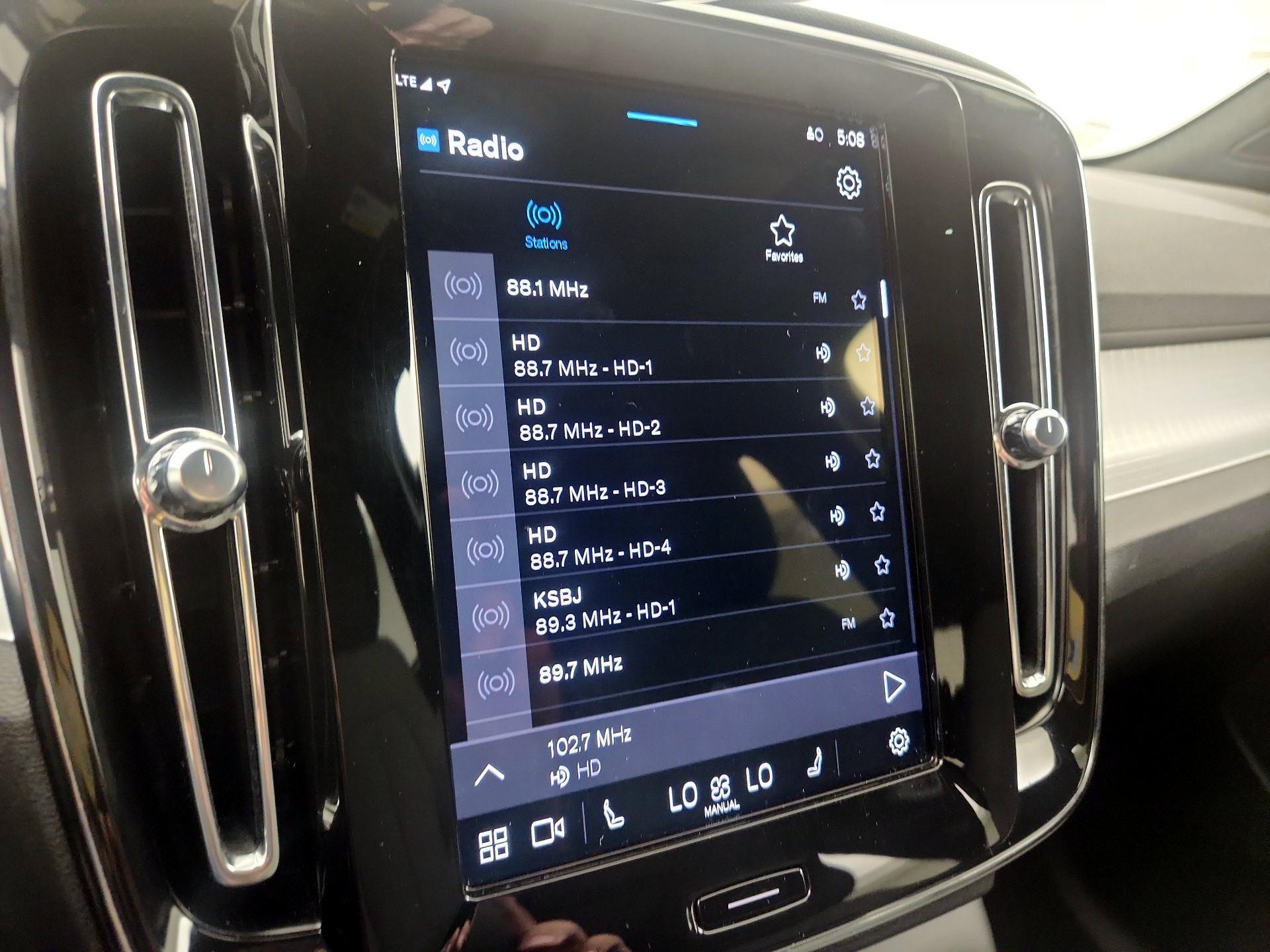 Thumbnail: 2025 Volvo XC40 - 14