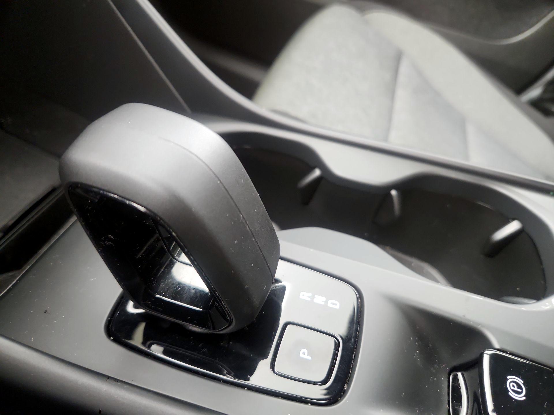 Thumbnail: 2025 Volvo XC40 - 16