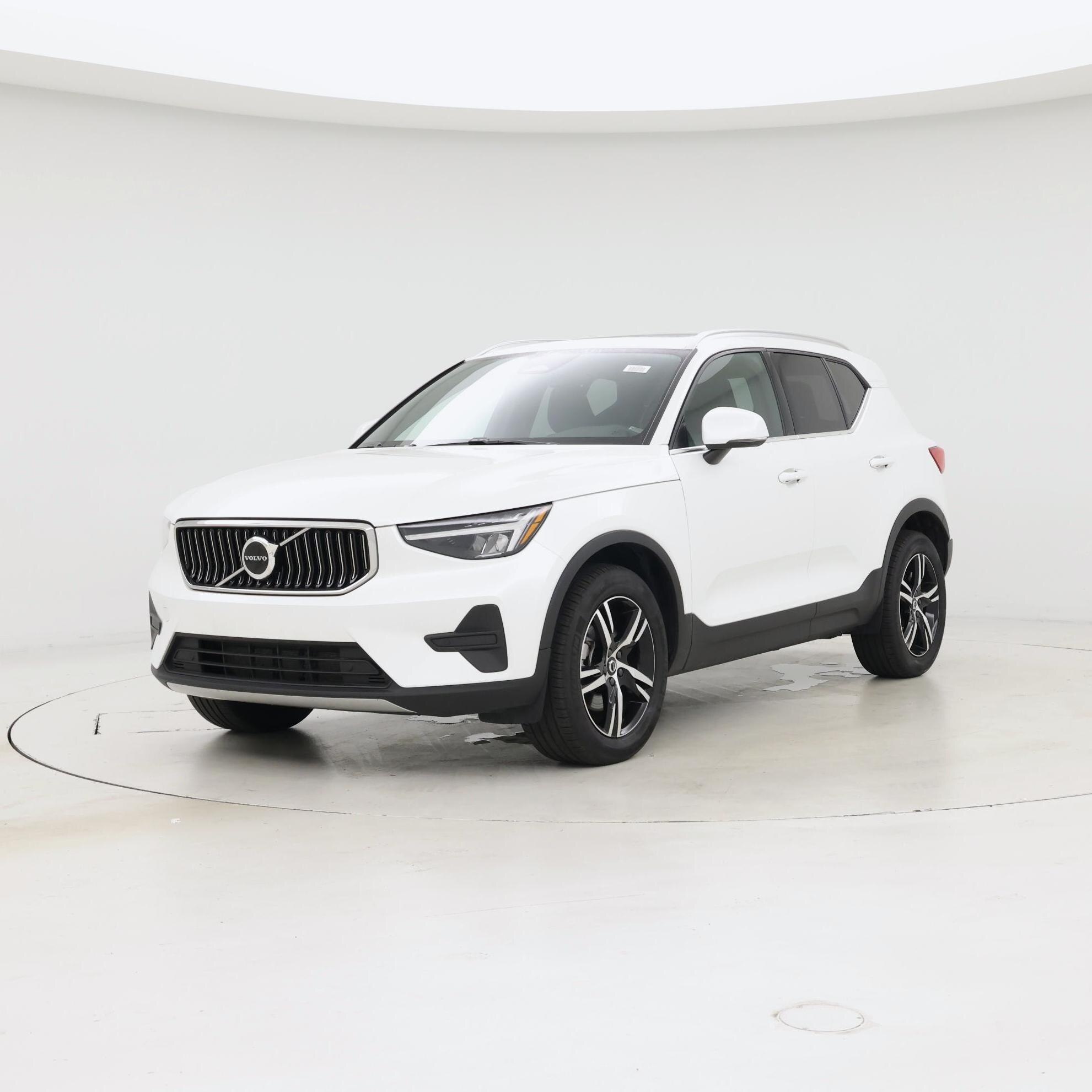 Thumbnail: 2025 Volvo XC40 - 4