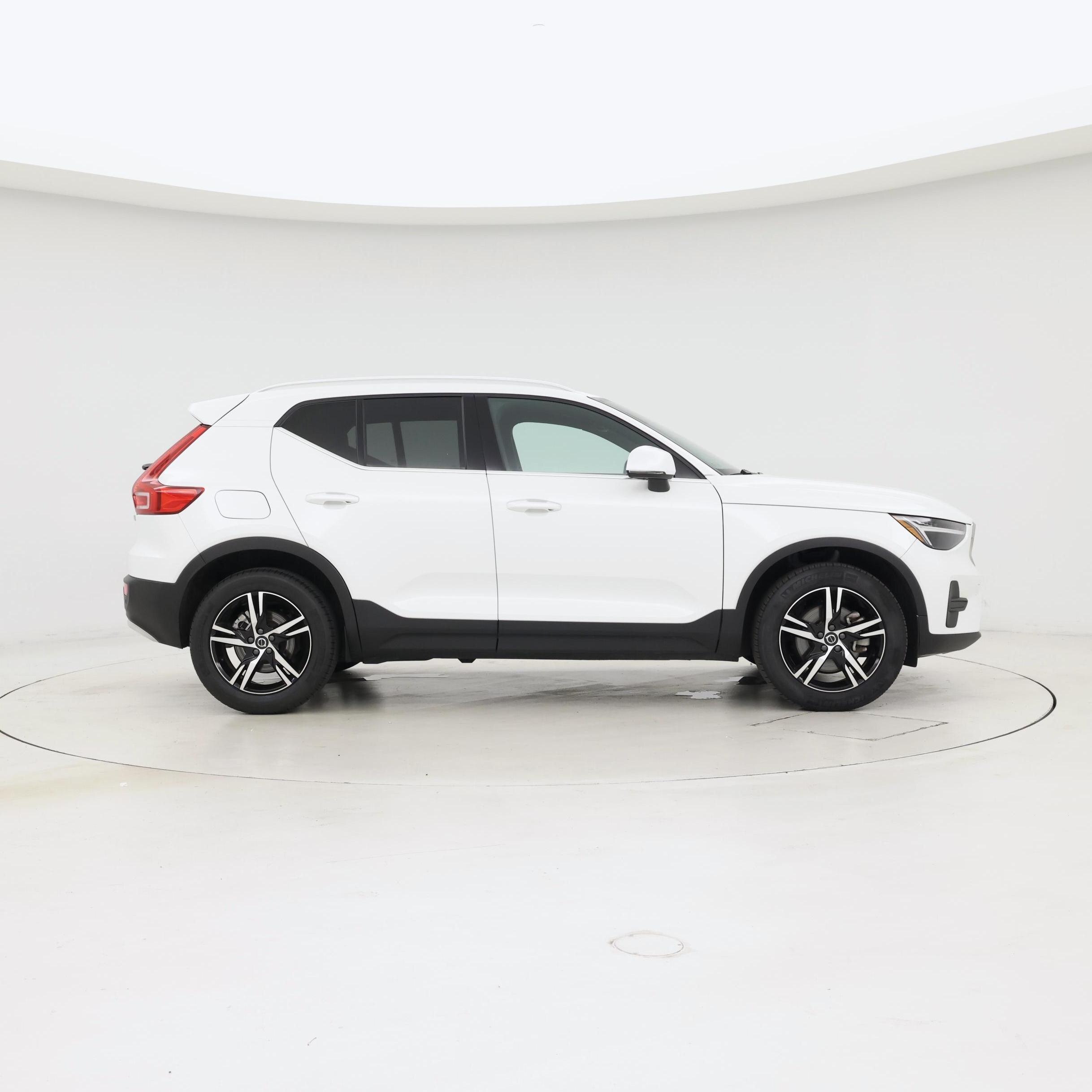Thumbnail: 2025 Volvo XC40 - 7
