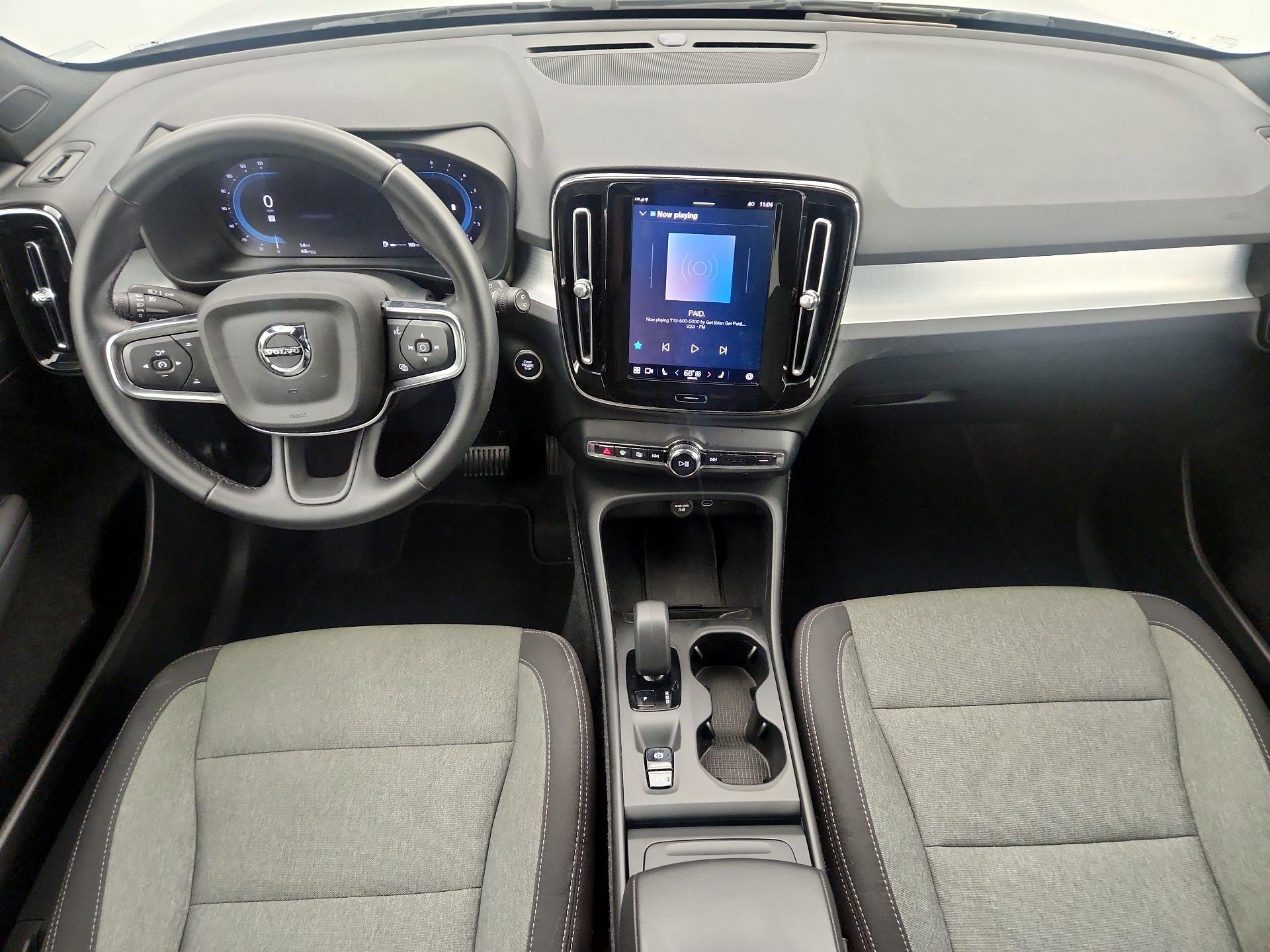 Thumbnail: 2025 Volvo XC40 - 9