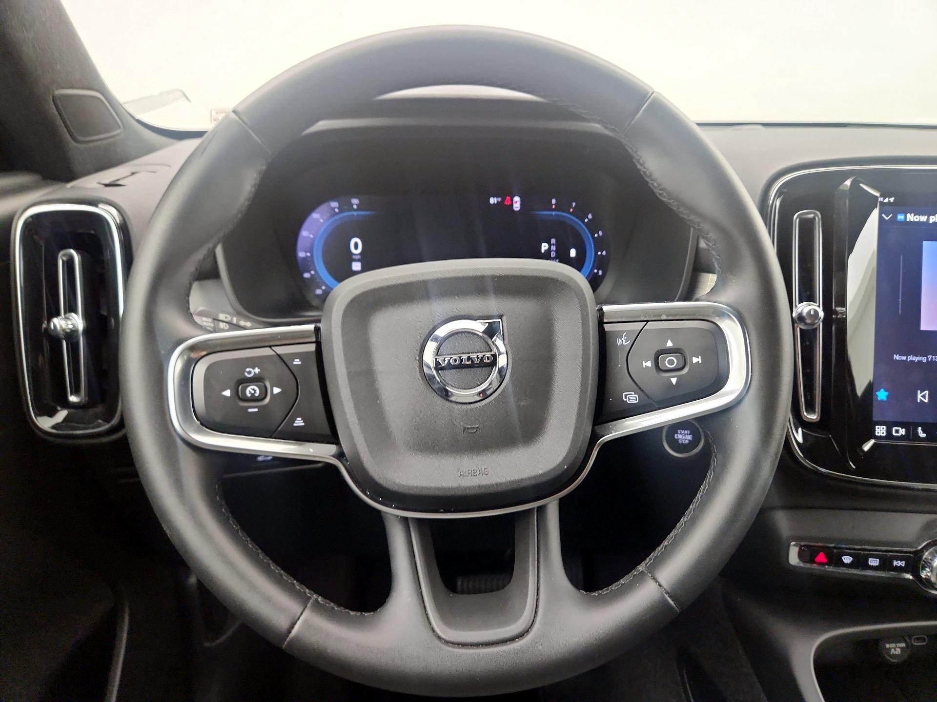Thumbnail: 2025 Volvo XC40 - 10