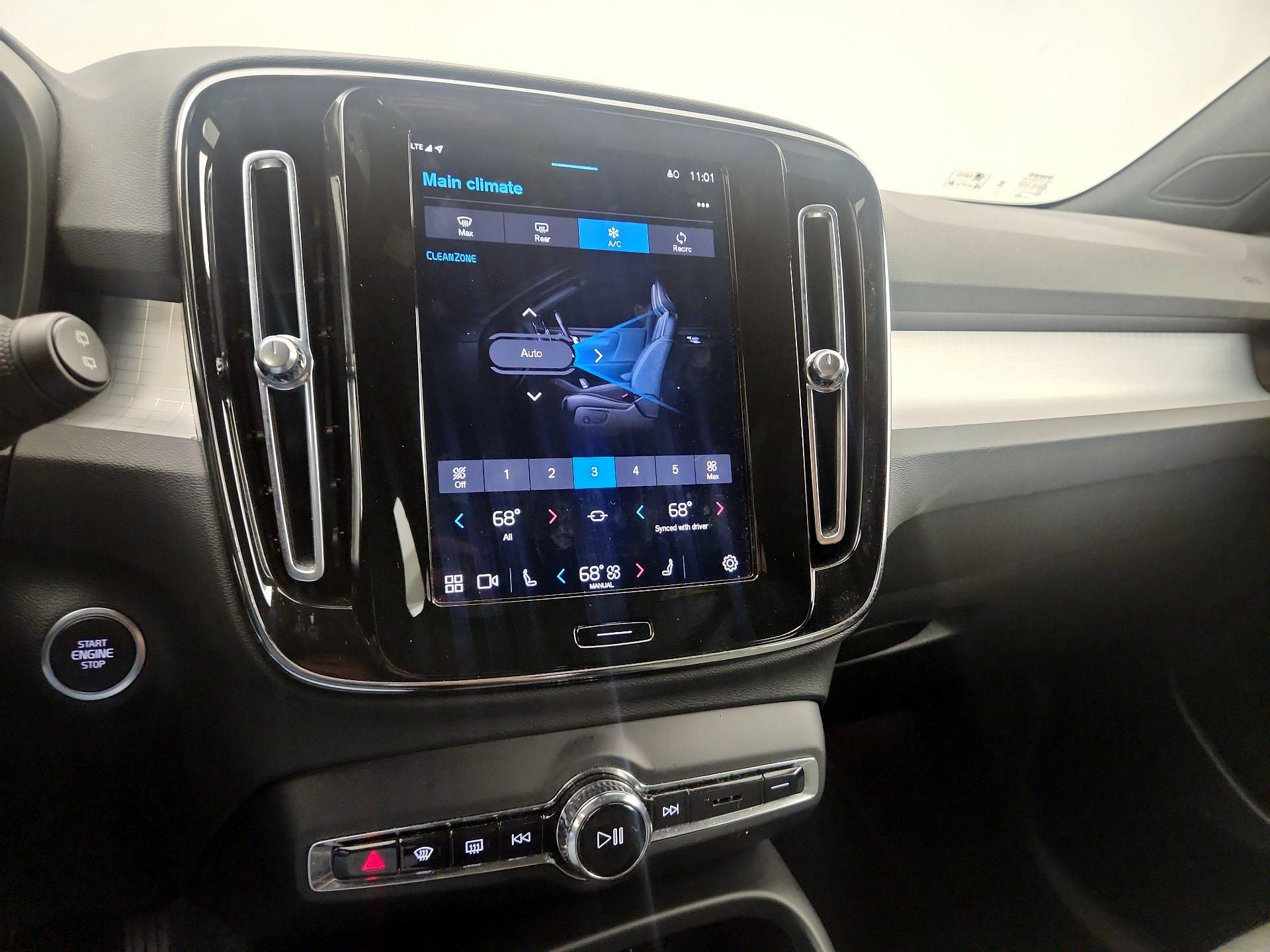Thumbnail: 2025 Volvo XC40 - 14