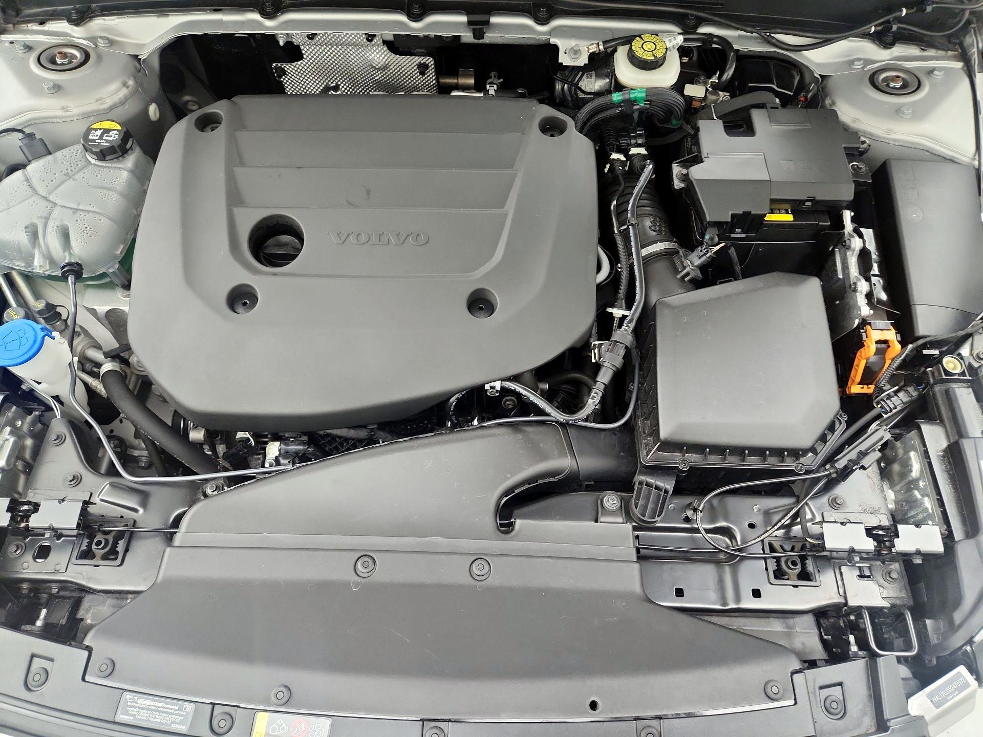 Thumbnail: 2025 Volvo XC40 - 17
