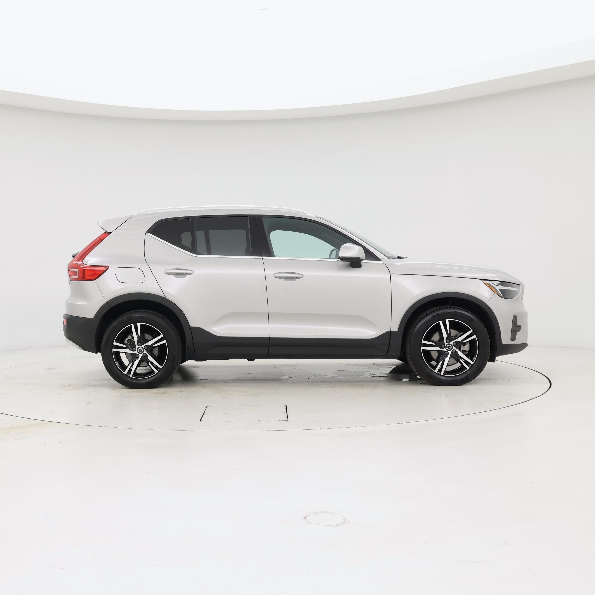 Thumbnail: 2025 Volvo XC40 - 7